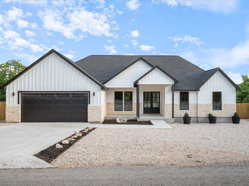 35 Whistling Wind LN, Wimberley, TX 78676