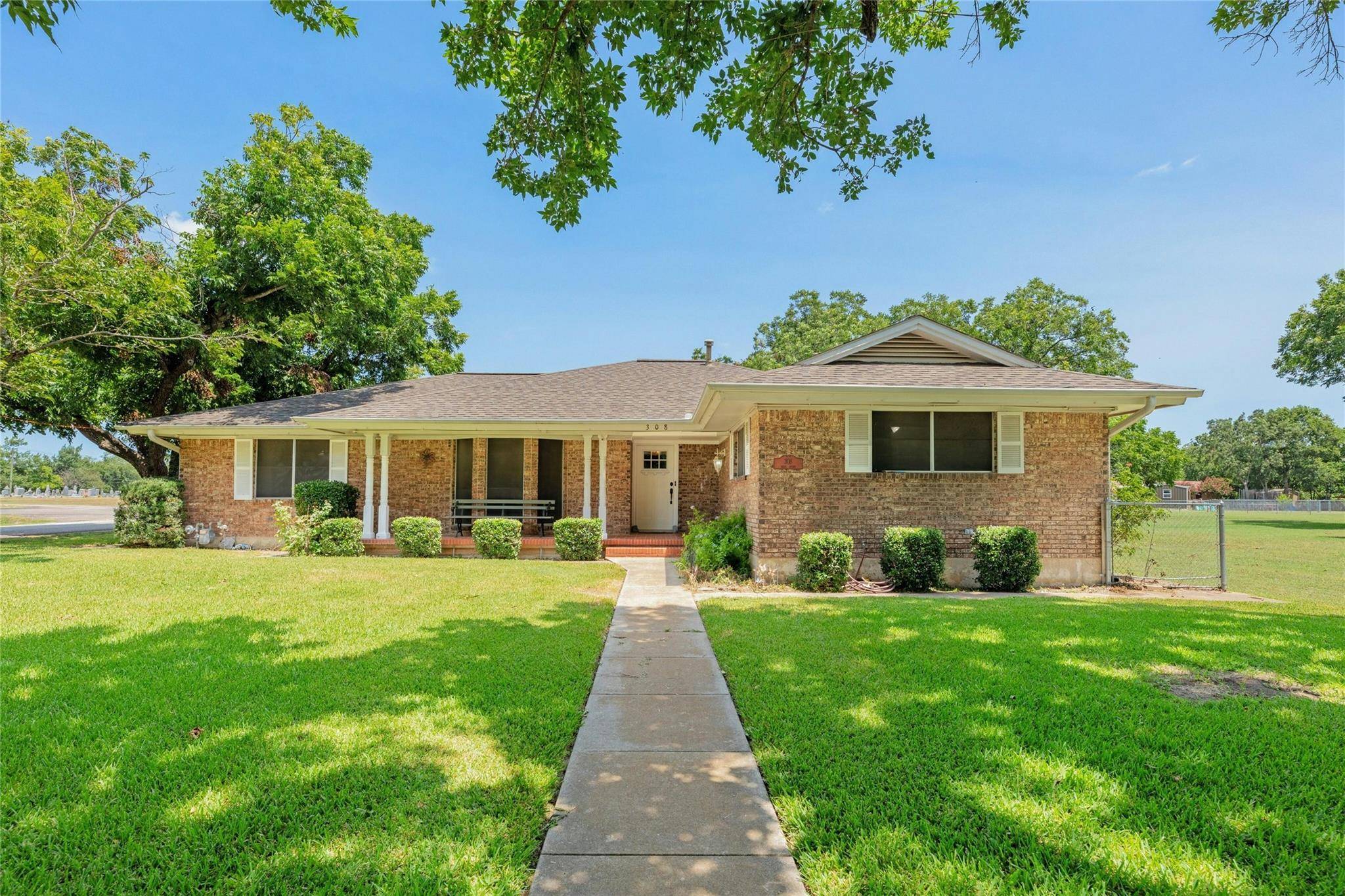 308 W Quinn ST, Thorndale, TX 76577