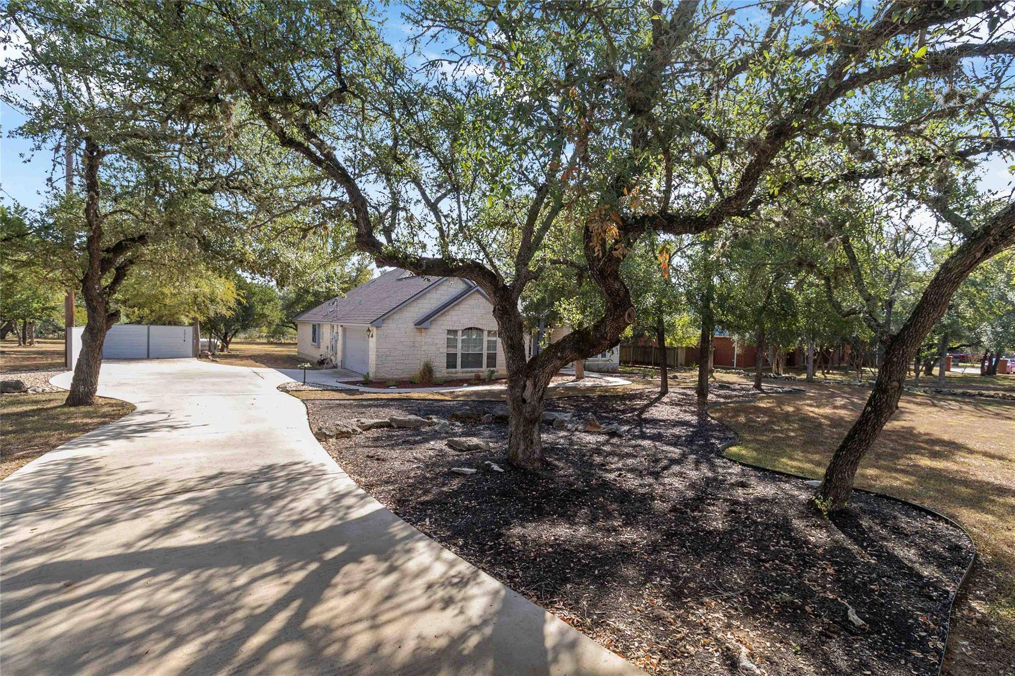 1014 Mountain View DR, San Marcos, TX 78666