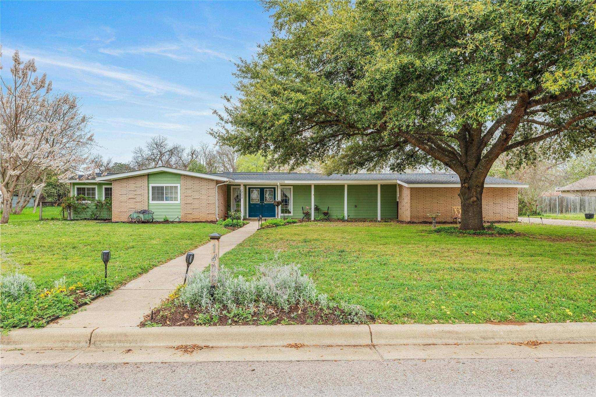 1408 Hill ST, Bastrop, TX 78602