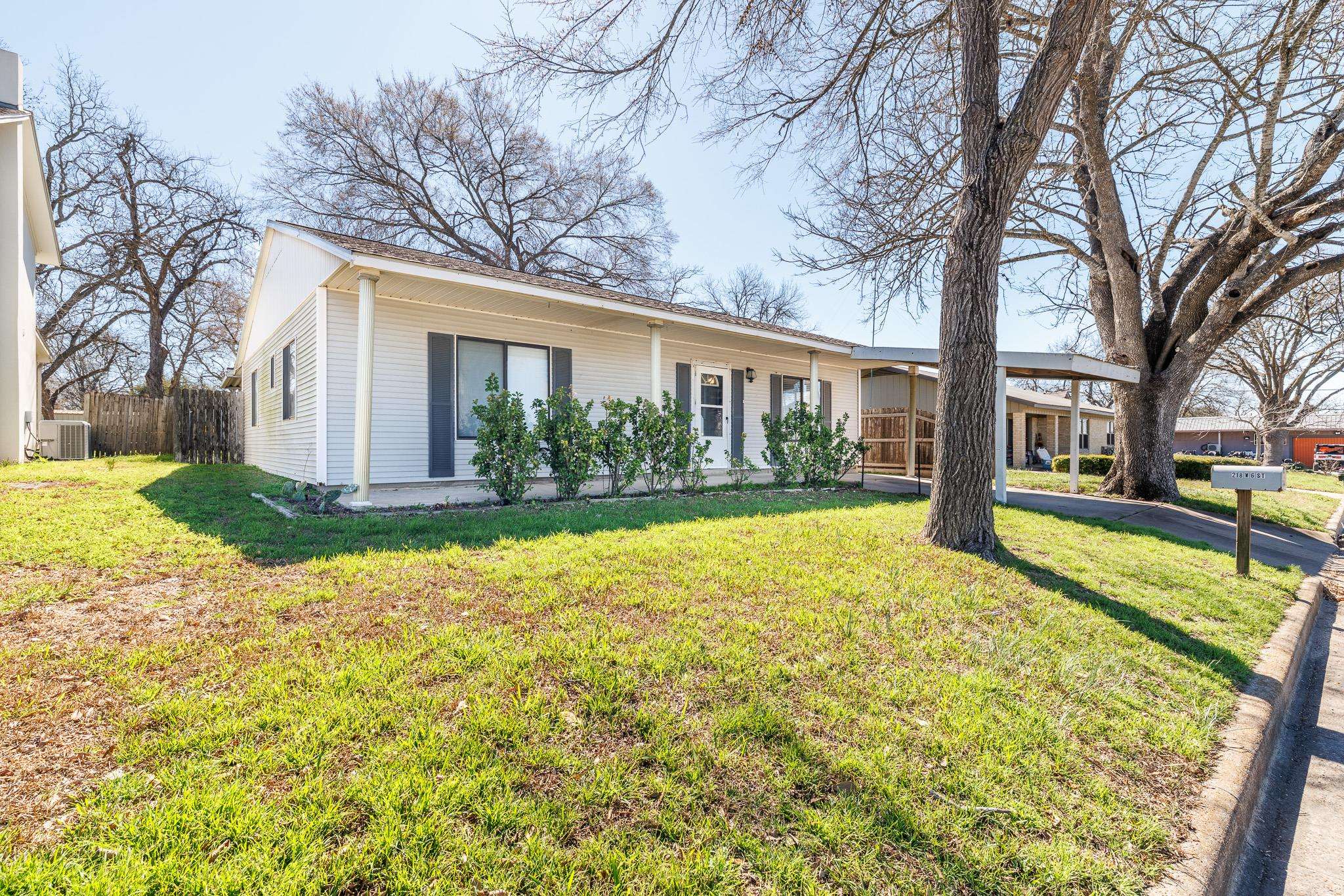 218 W 6th ST, Shiner, TX 77984