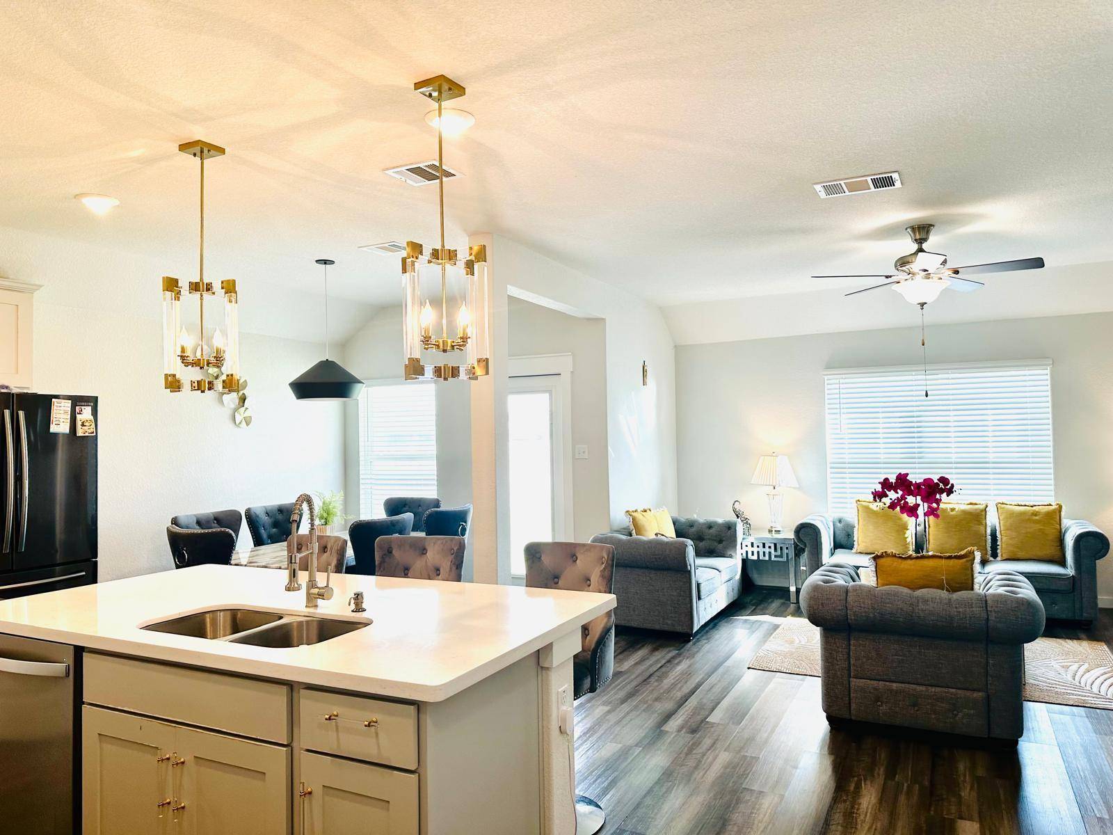 402 Colthorpe LN, Hutto, TX 78665