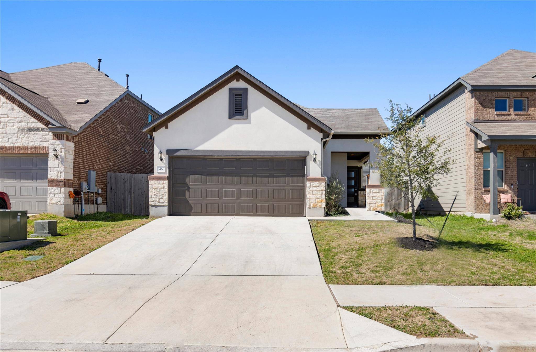 707 Eves Necklace DR, Buda, TX 78610