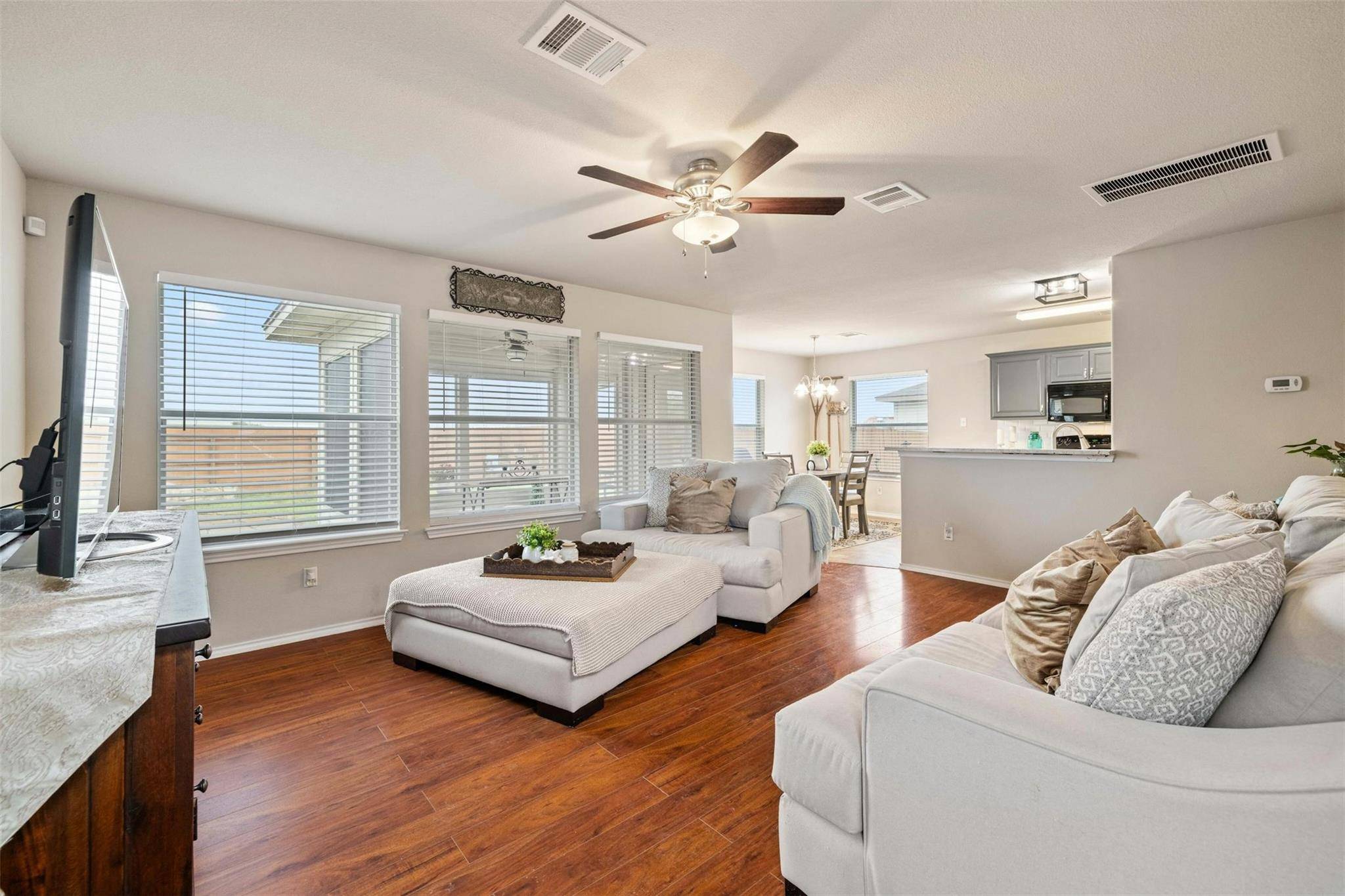 400 Wimberley ST, Hutto, TX 78634