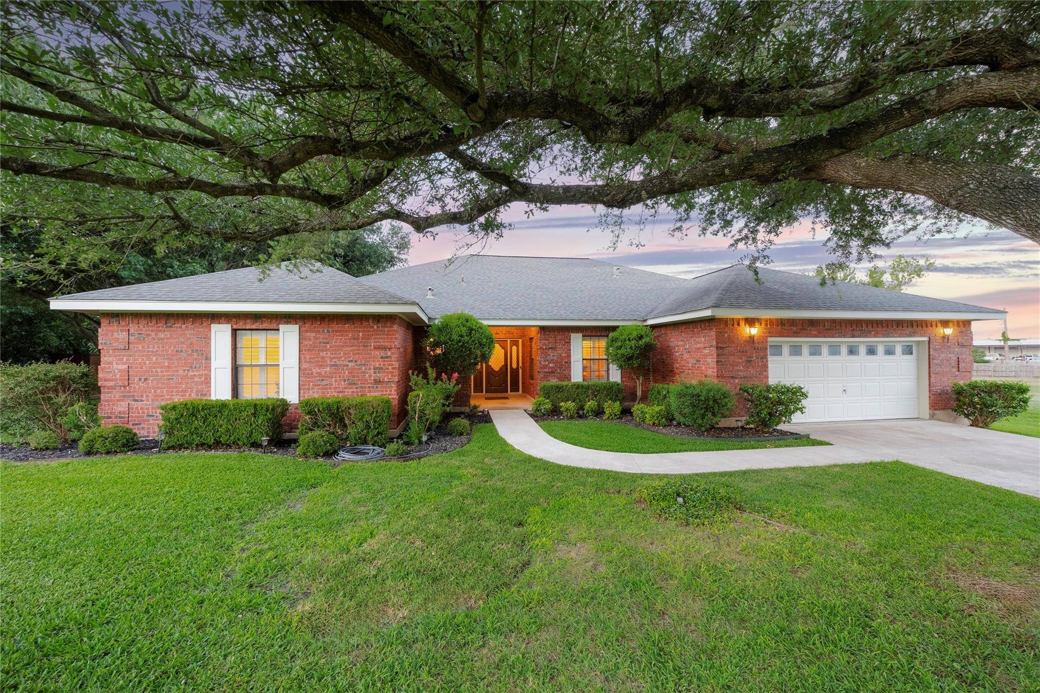 2000 Spinel RD, Pflugerville, TX 78660