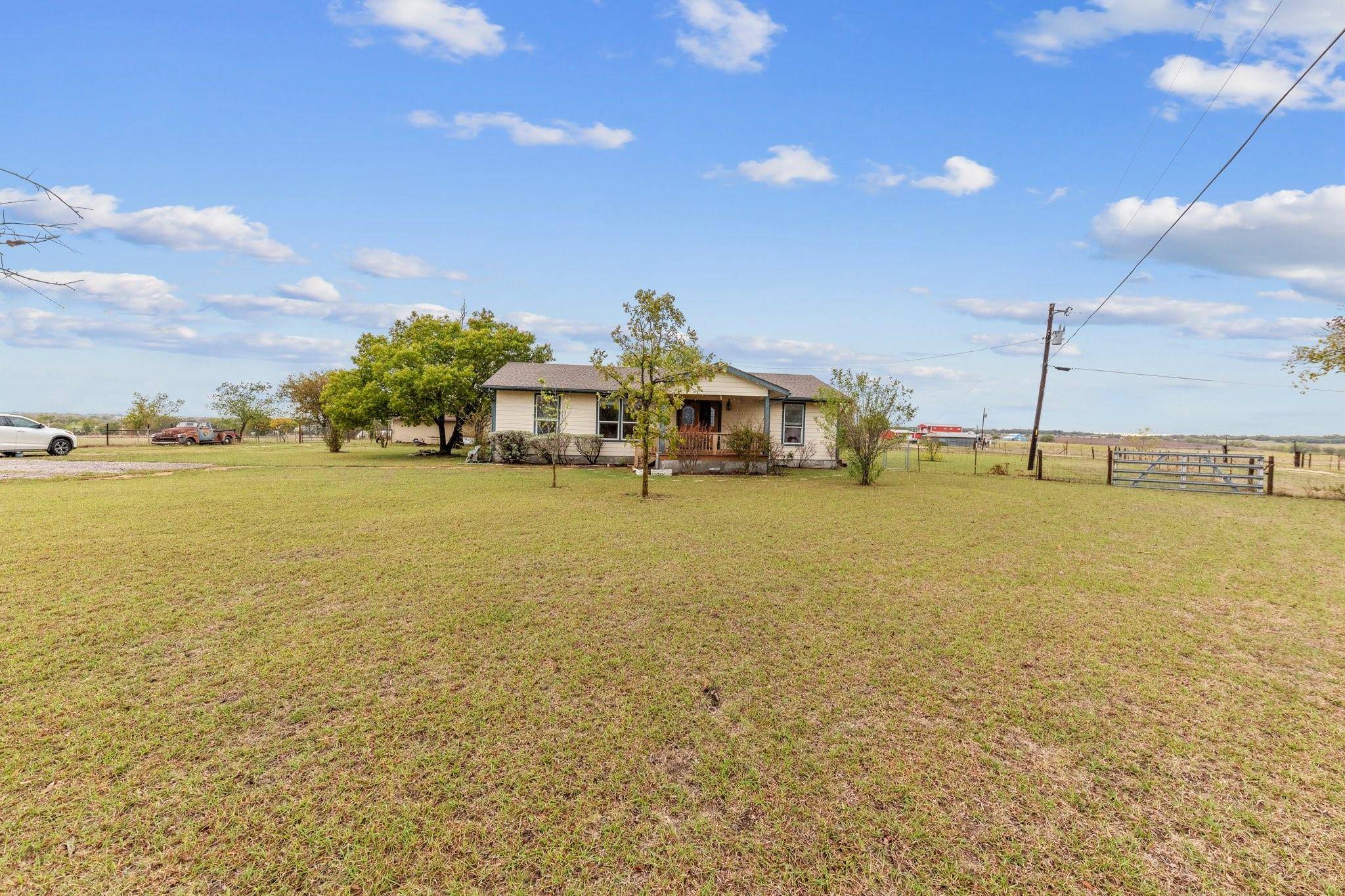 101 Private Road 915, Georgetown, TX 78626
