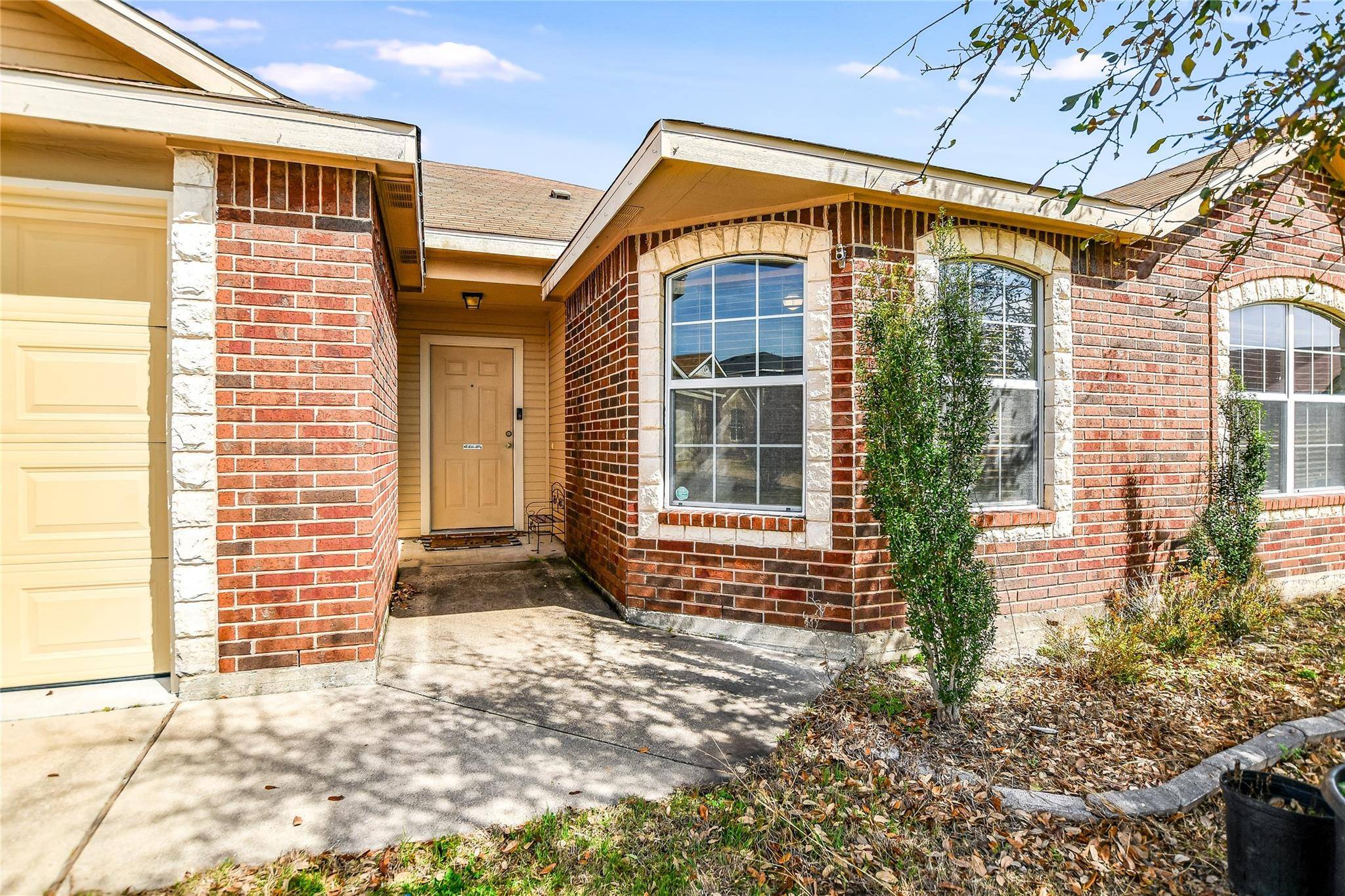 101 Lignite DR, Jarrell, TX 76537