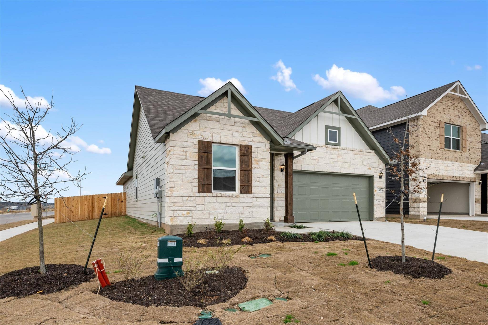 142 Prairie Falls DR, Hutto, TX 78634