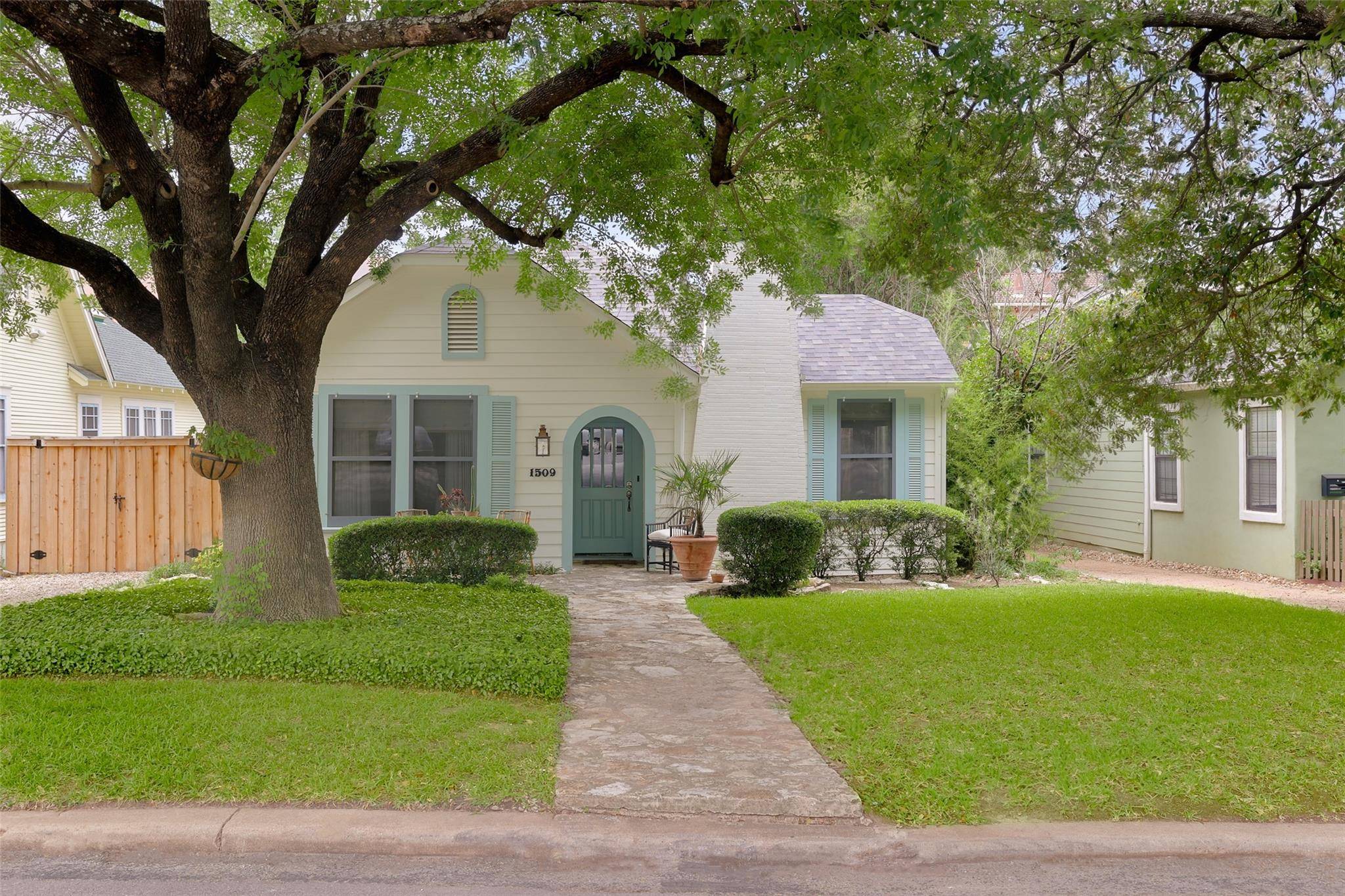 1509 Palma PLZ, Austin, TX 78703