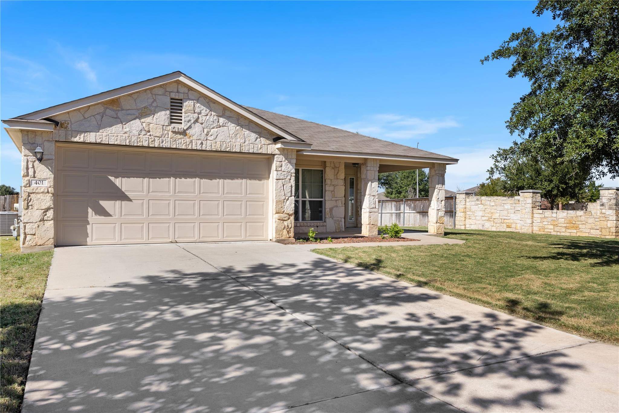 401 S Hunting Lodge LN, Bastrop, TX 78602