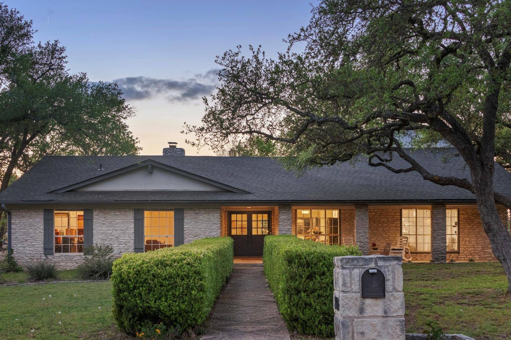 8400 Candelaria DR, Austin, TX 78737