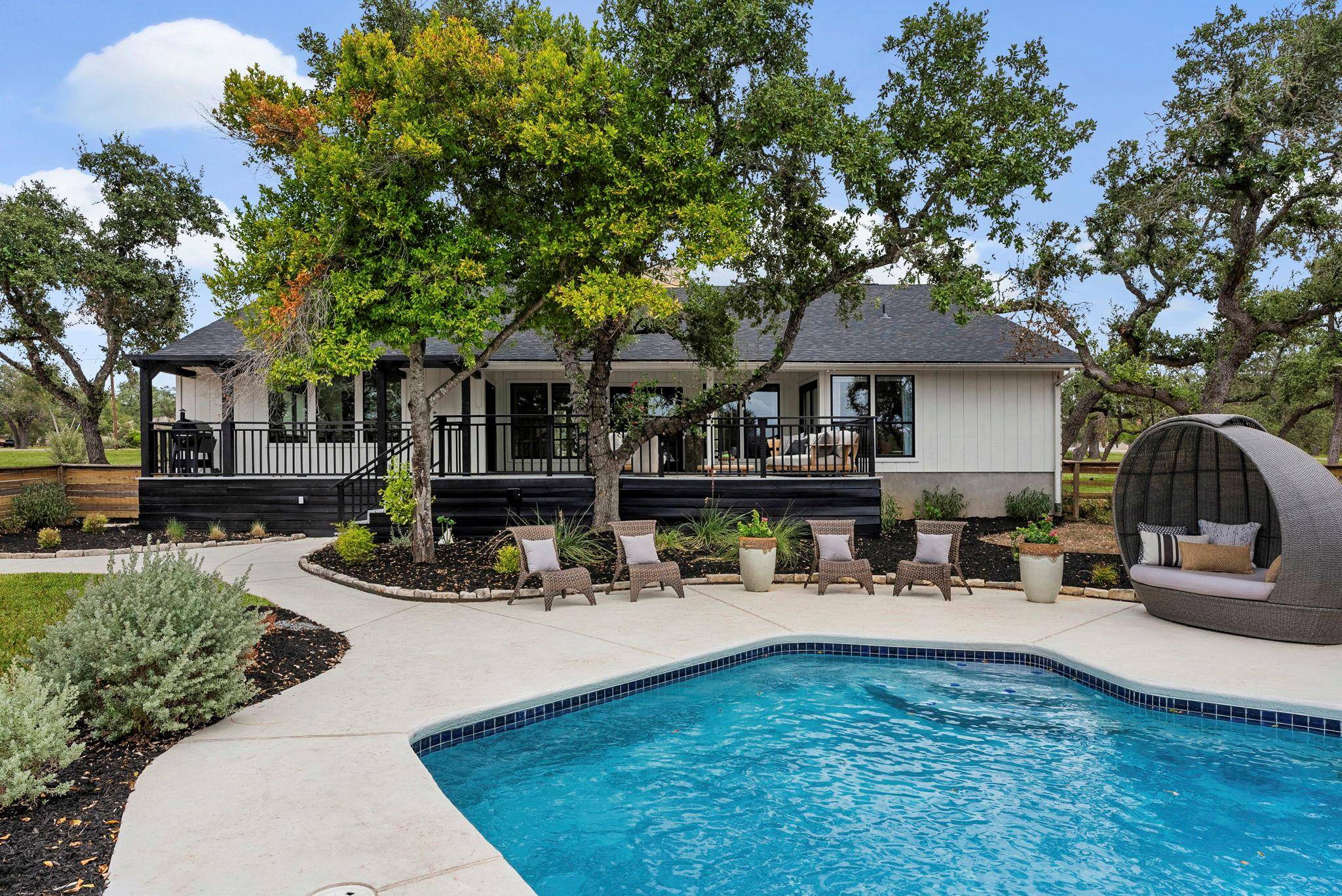 620 Post Oak DR, Dripping Springs, TX 78620