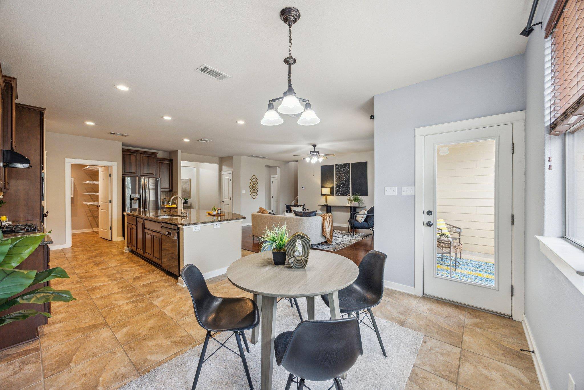 323 S Rosemary HOLW, Buda, TX 78610