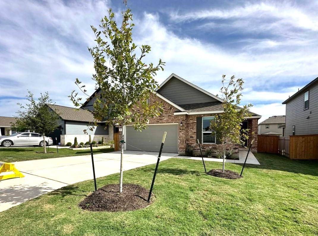 109 Outlaw DR, Jarrell, TX 76537