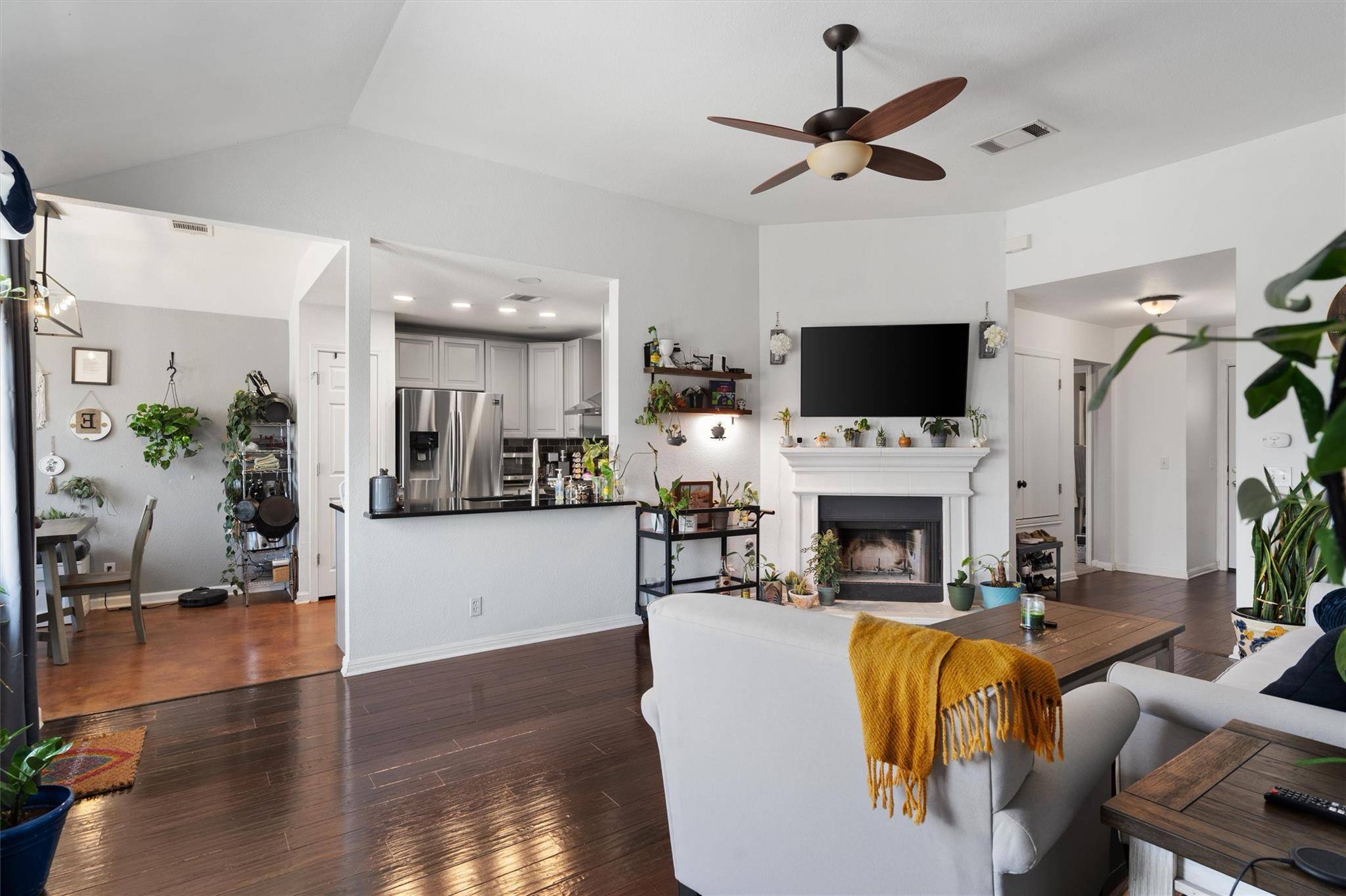 300 Dana DR, Hutto, TX 78634