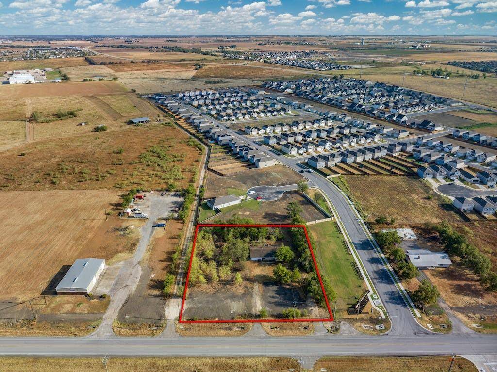 2445 Limmer LOOP, Hutto, TX 78634