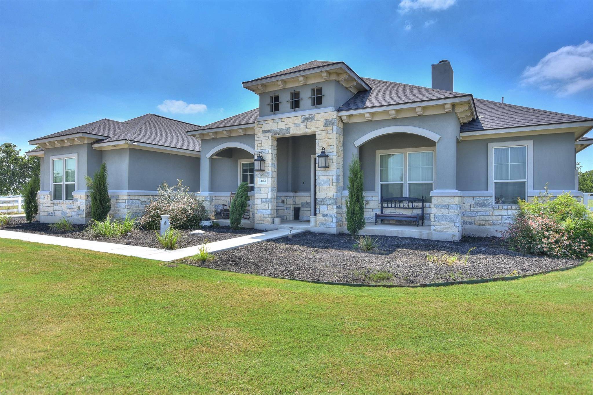 404 S Creekway LN, Georgetown, TX 78626