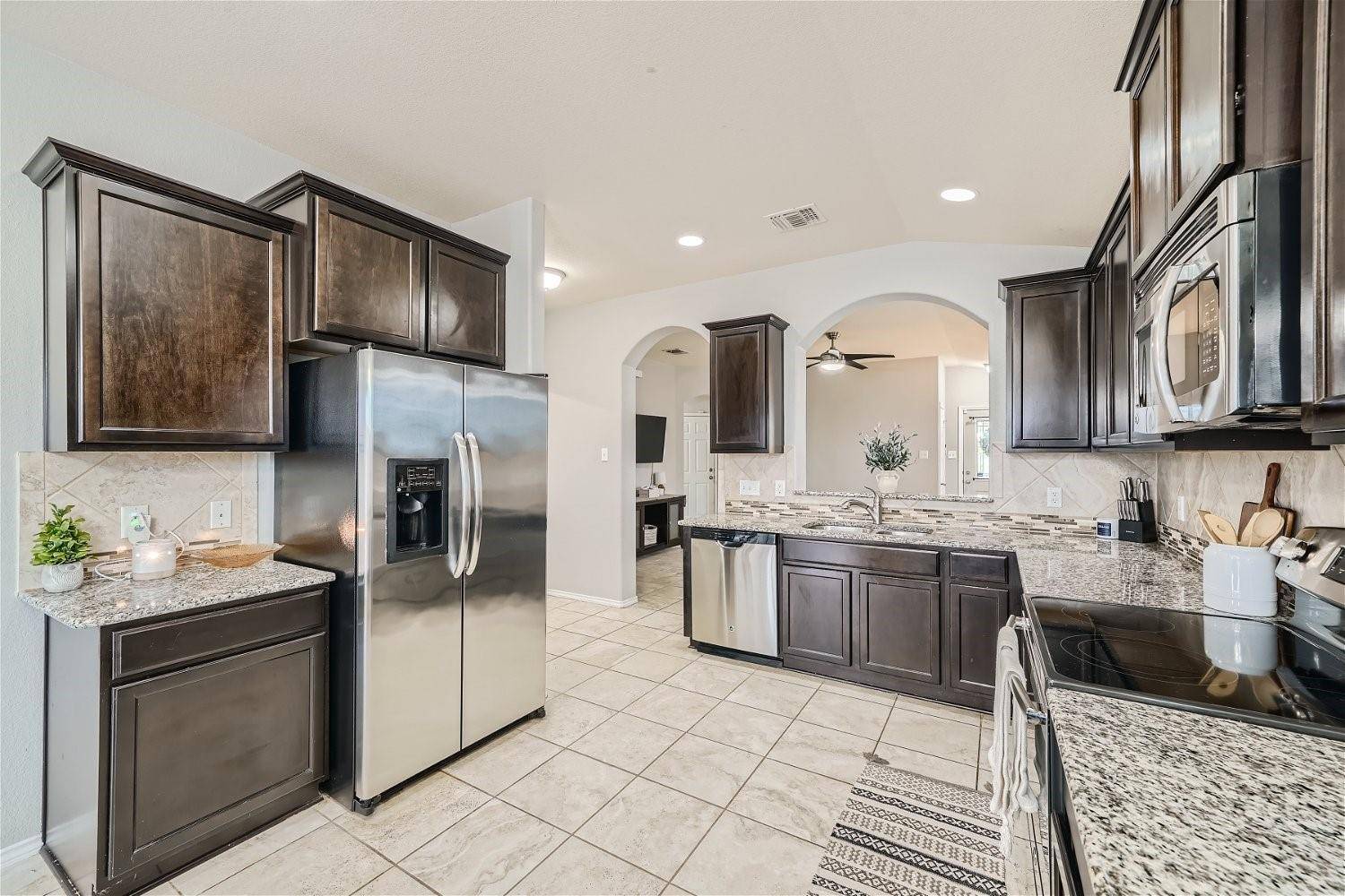 237 Geode LN, Jarrell, TX 76537