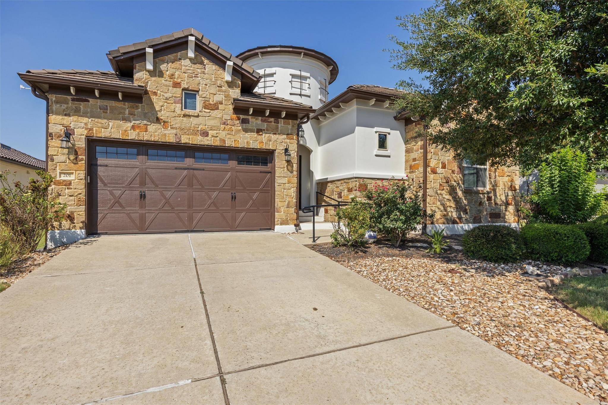 201 Grand Oaks LN, Georgetown, TX 78628