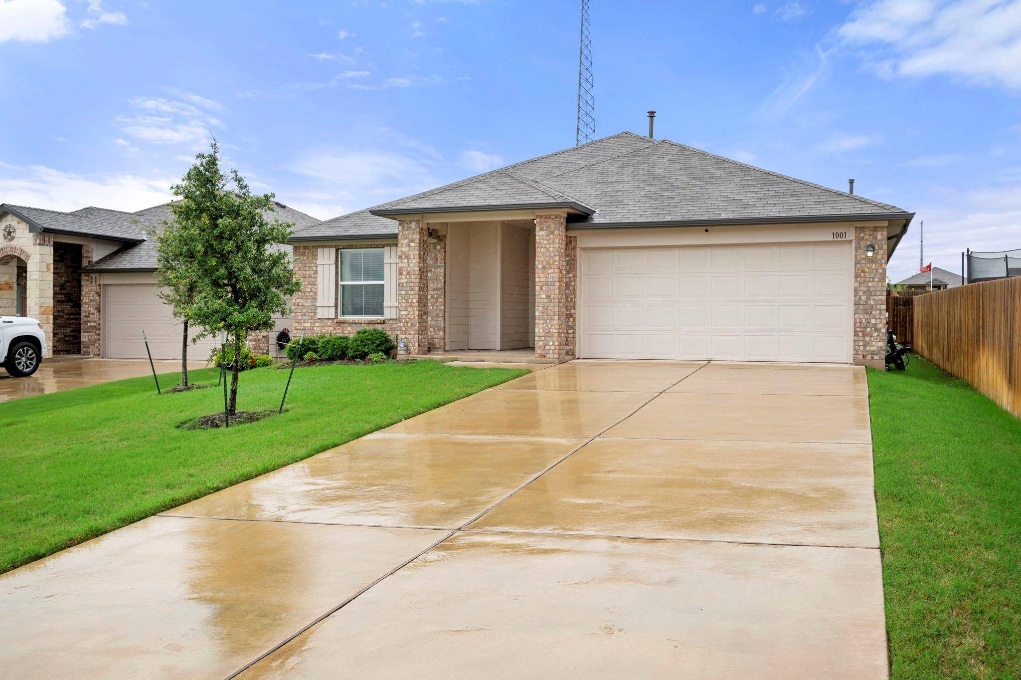 1001 Birmingham CT, Hutto, TX 78634
