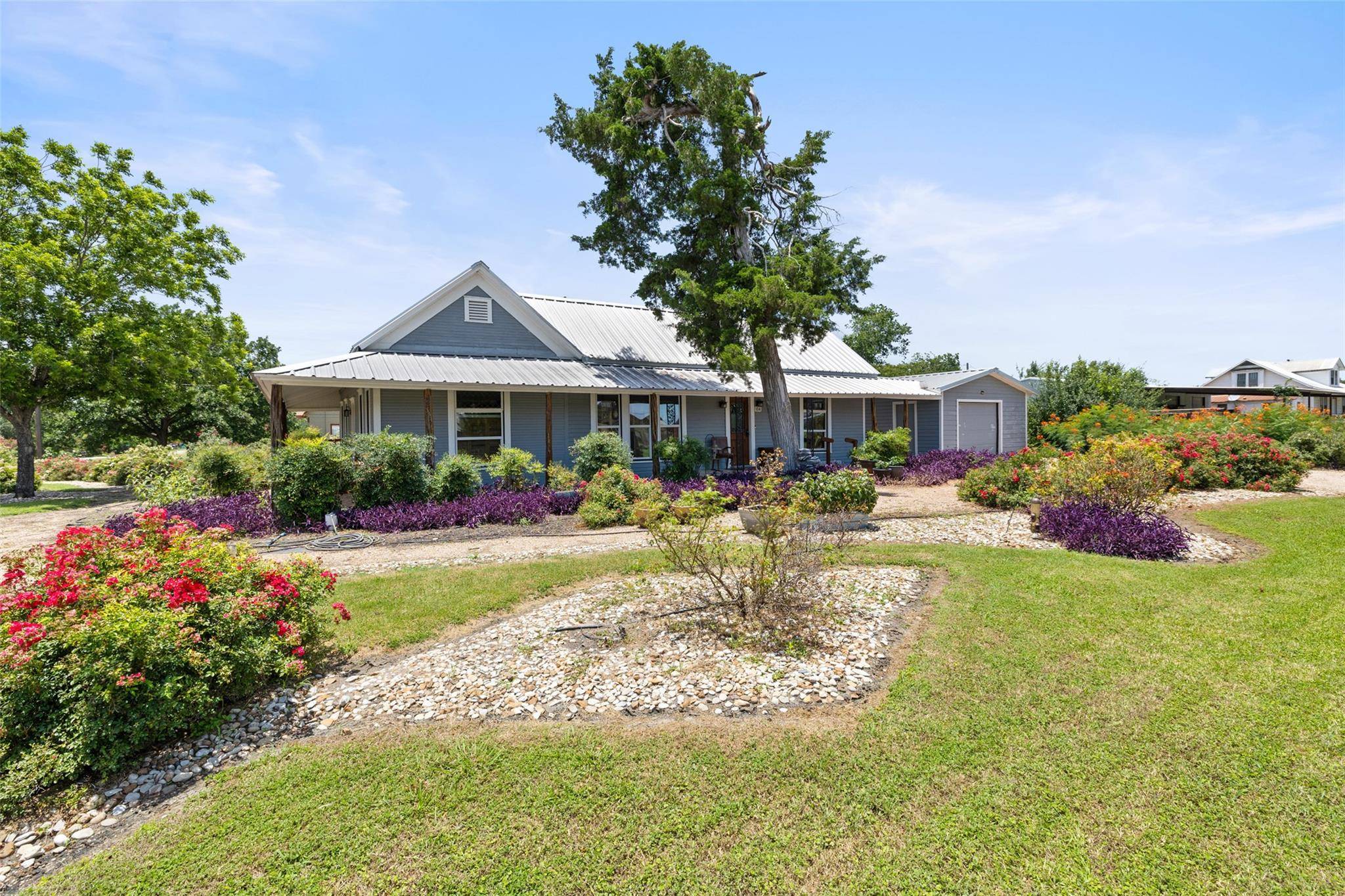 104 S 1st ST, Thorndale, TX 76577