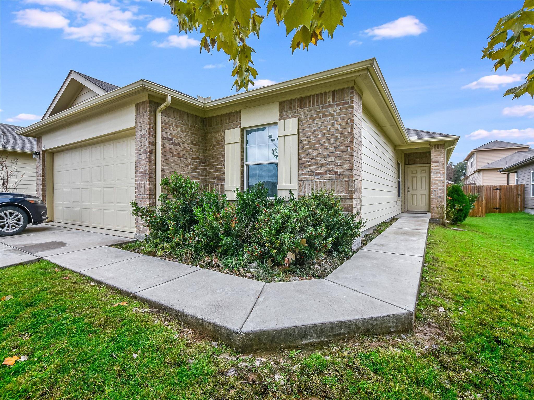 211 James Adkins DR, Kyle, TX 78640