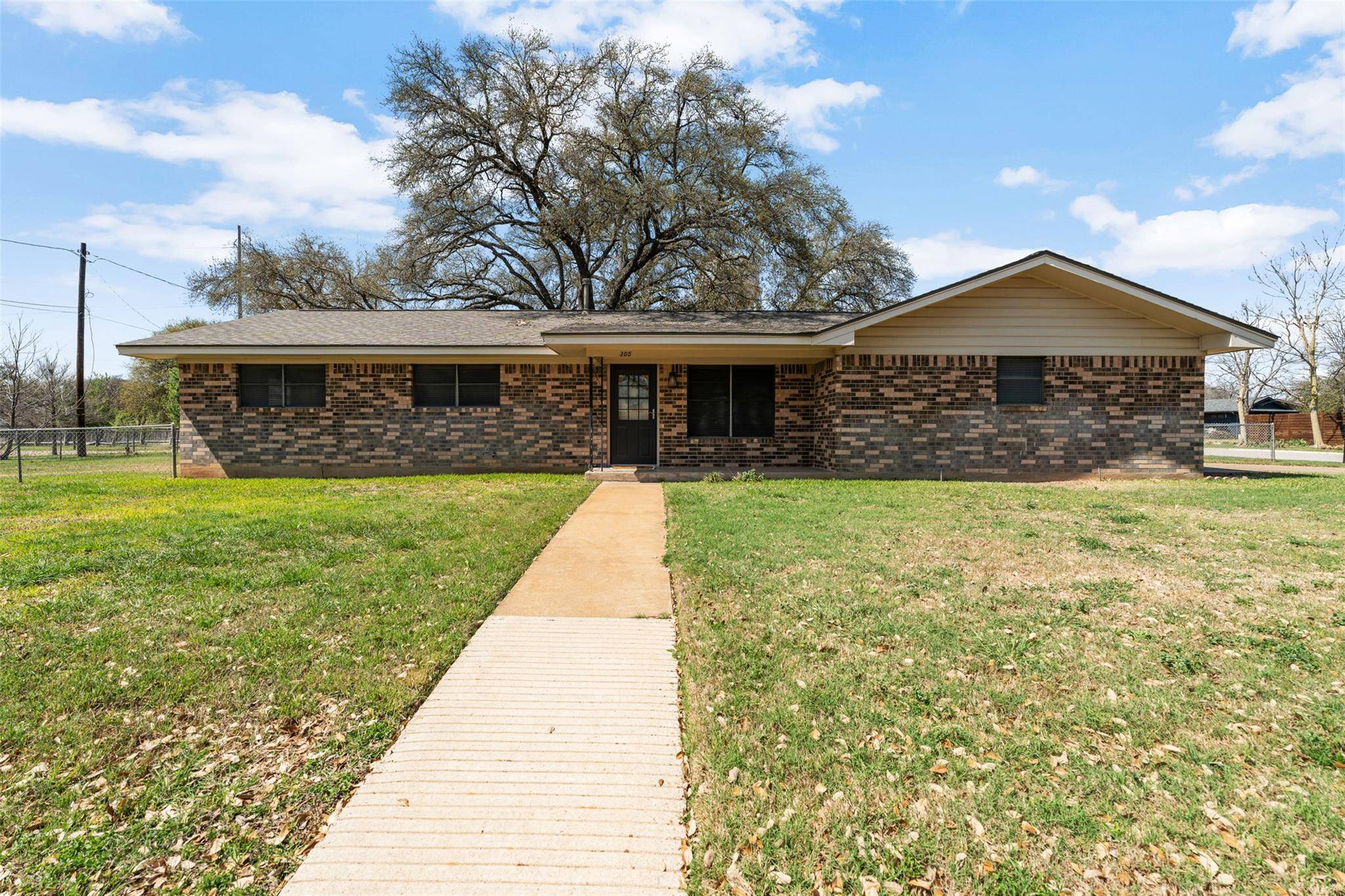 305 Shannon LN, Georgetown, TX 78628