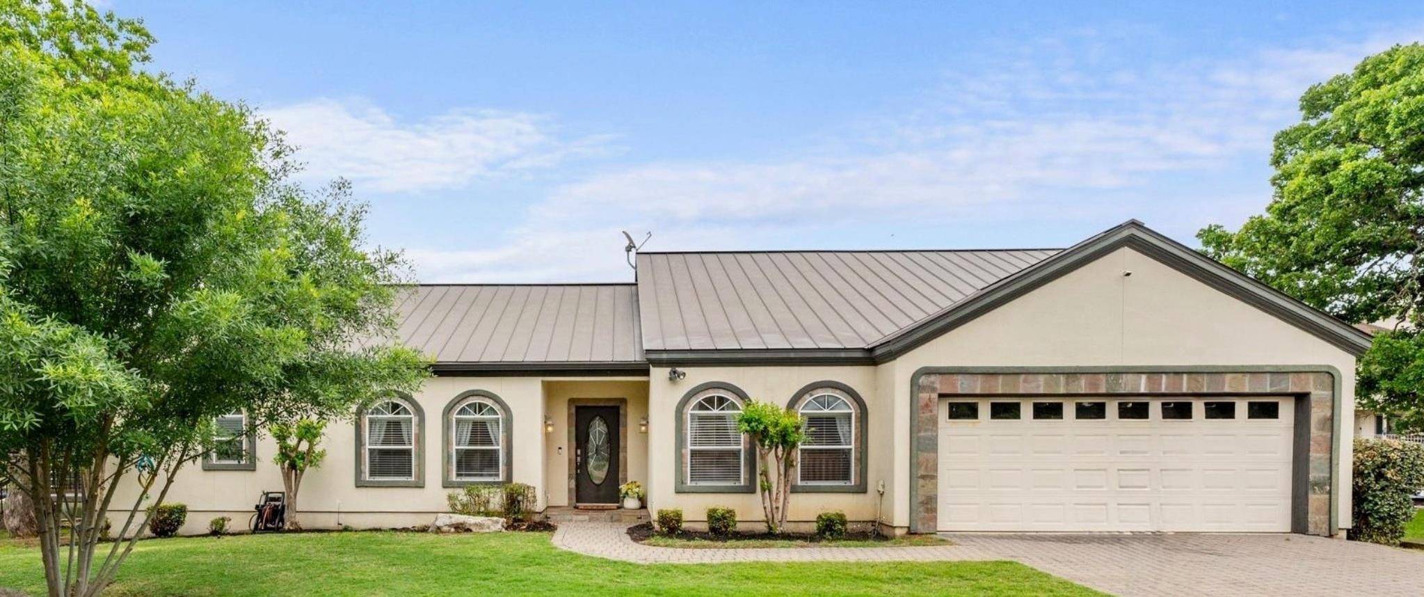 521 Lucy LN, Horseshoe Bay, TX 78657