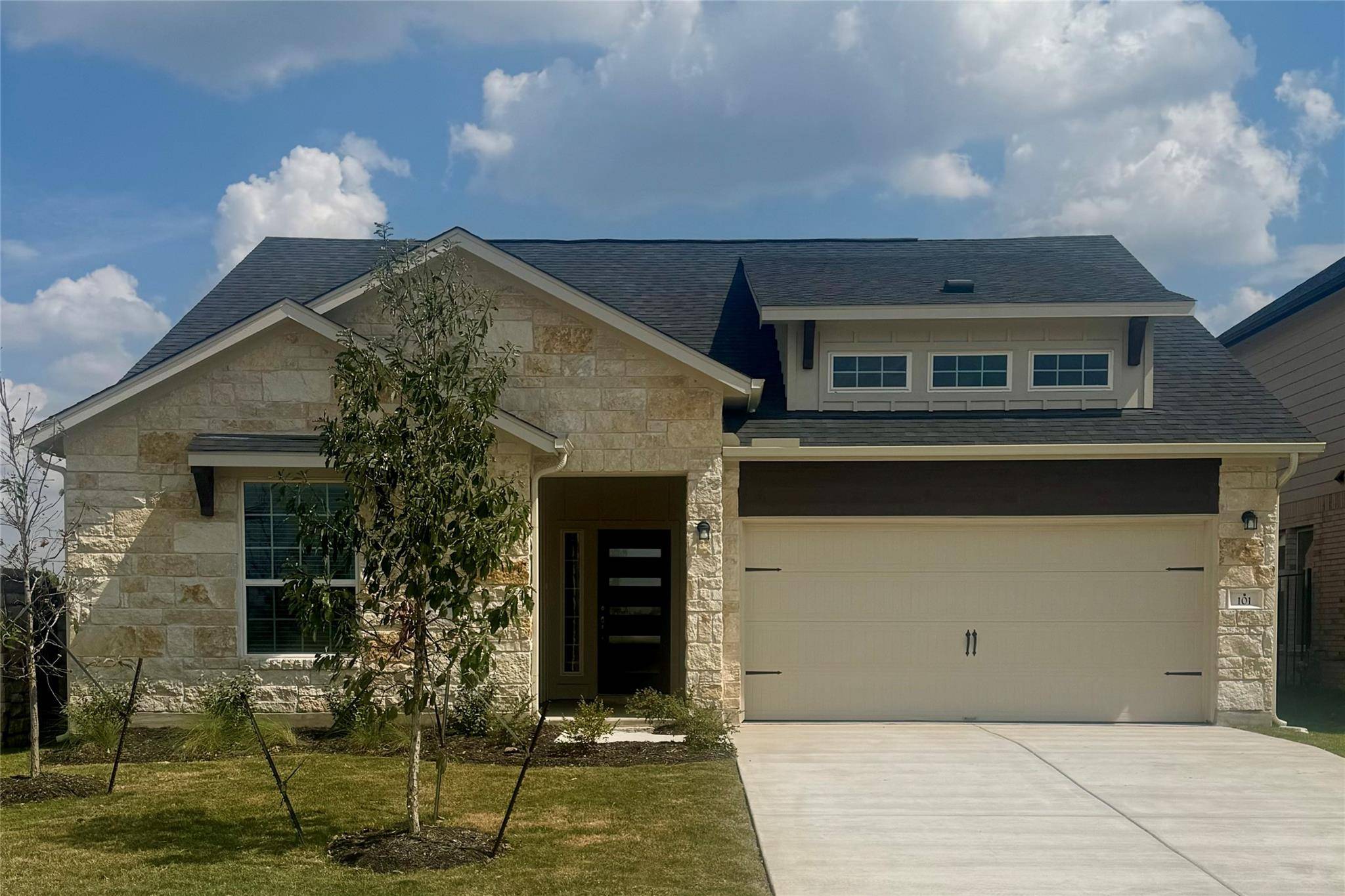 101 Hollister DR, Liberty Hill, TX 78642