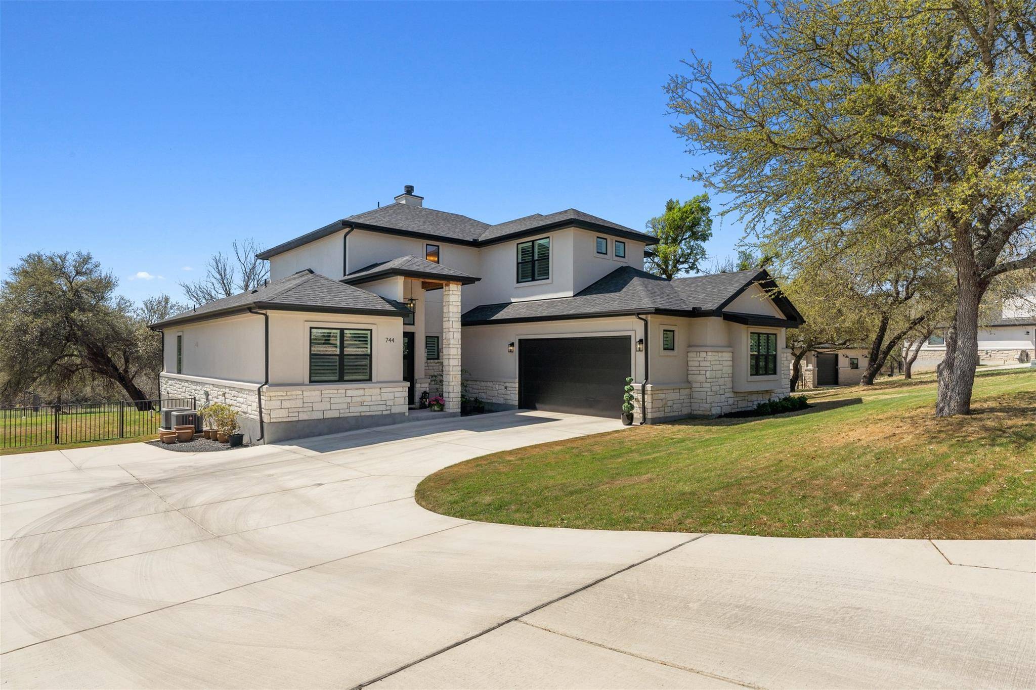 744 Buffalo TRL, Liberty Hill, TX 78642