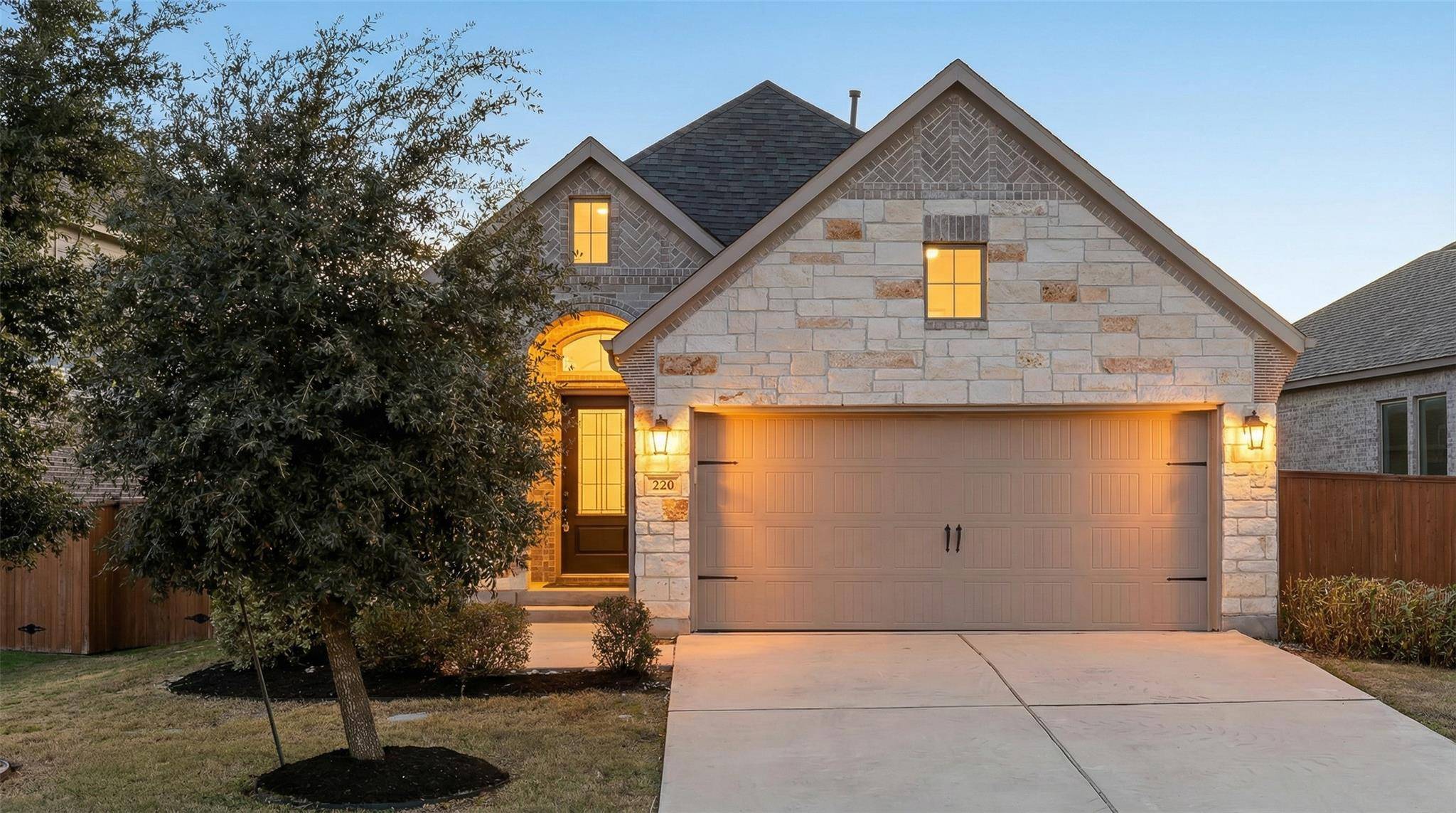 220 Freeman LOOP, Liberty Hill, TX 78642