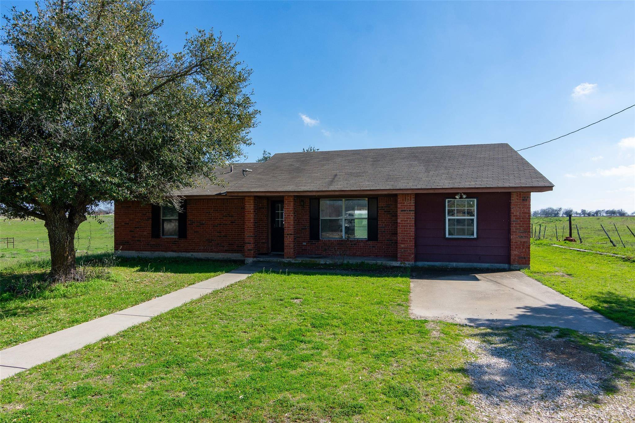 2250 County Road 107, Hutto, TX 78634