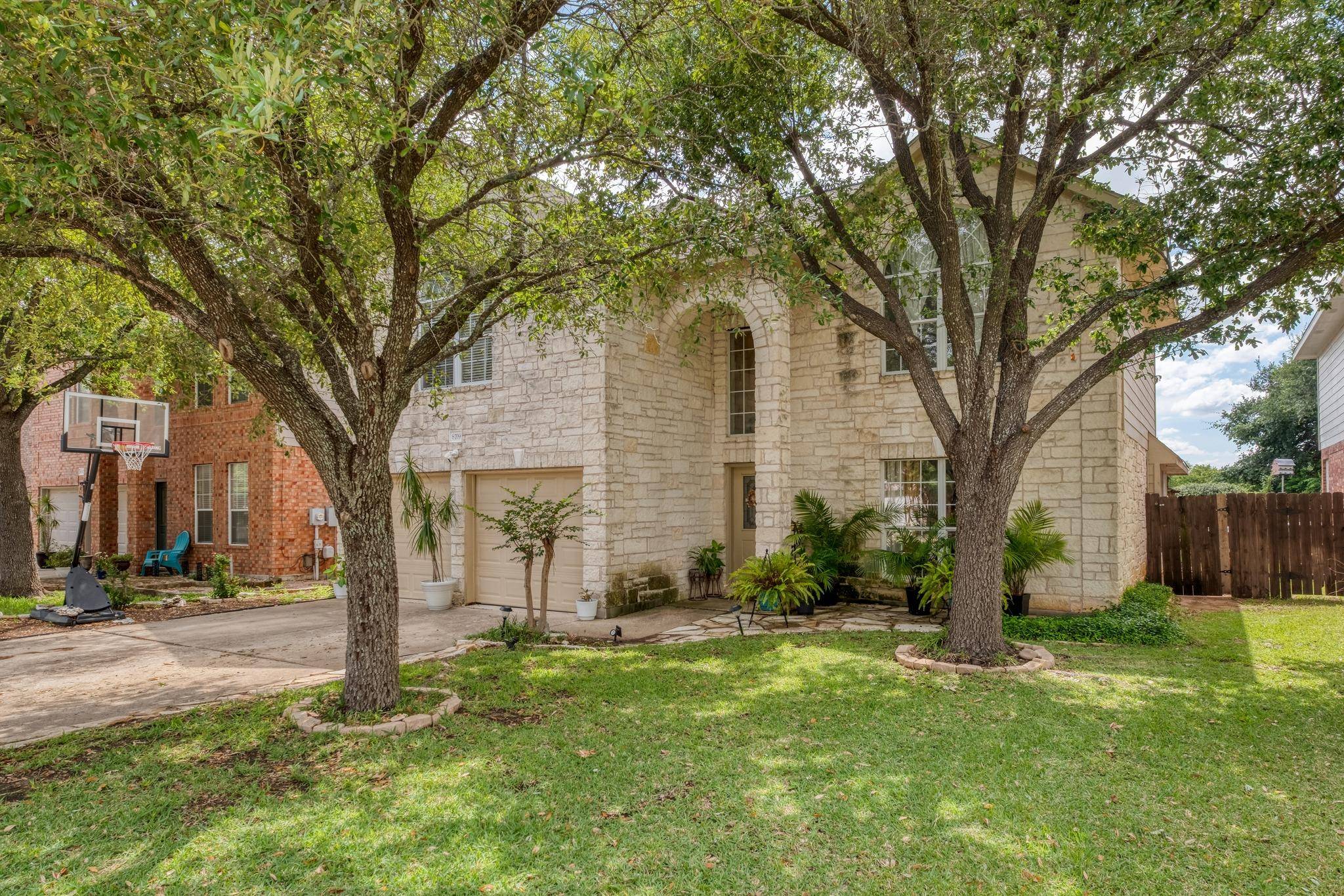 8709 Glen Canyon DR, Round Rock, TX 78681