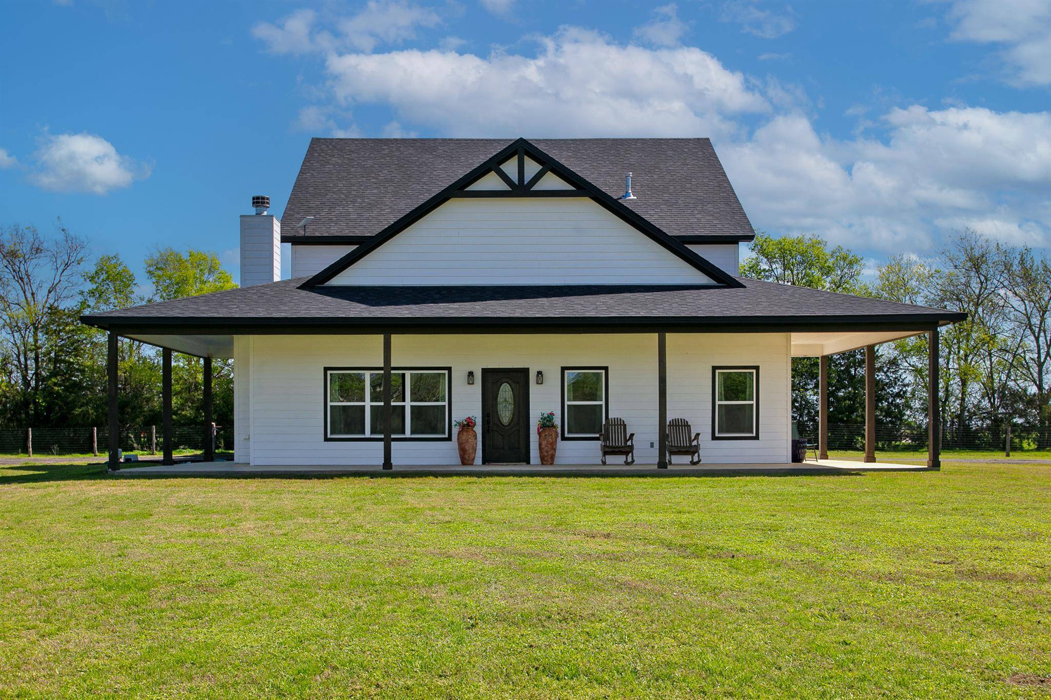 10477 Acacia LN, Hearne, TX 77859