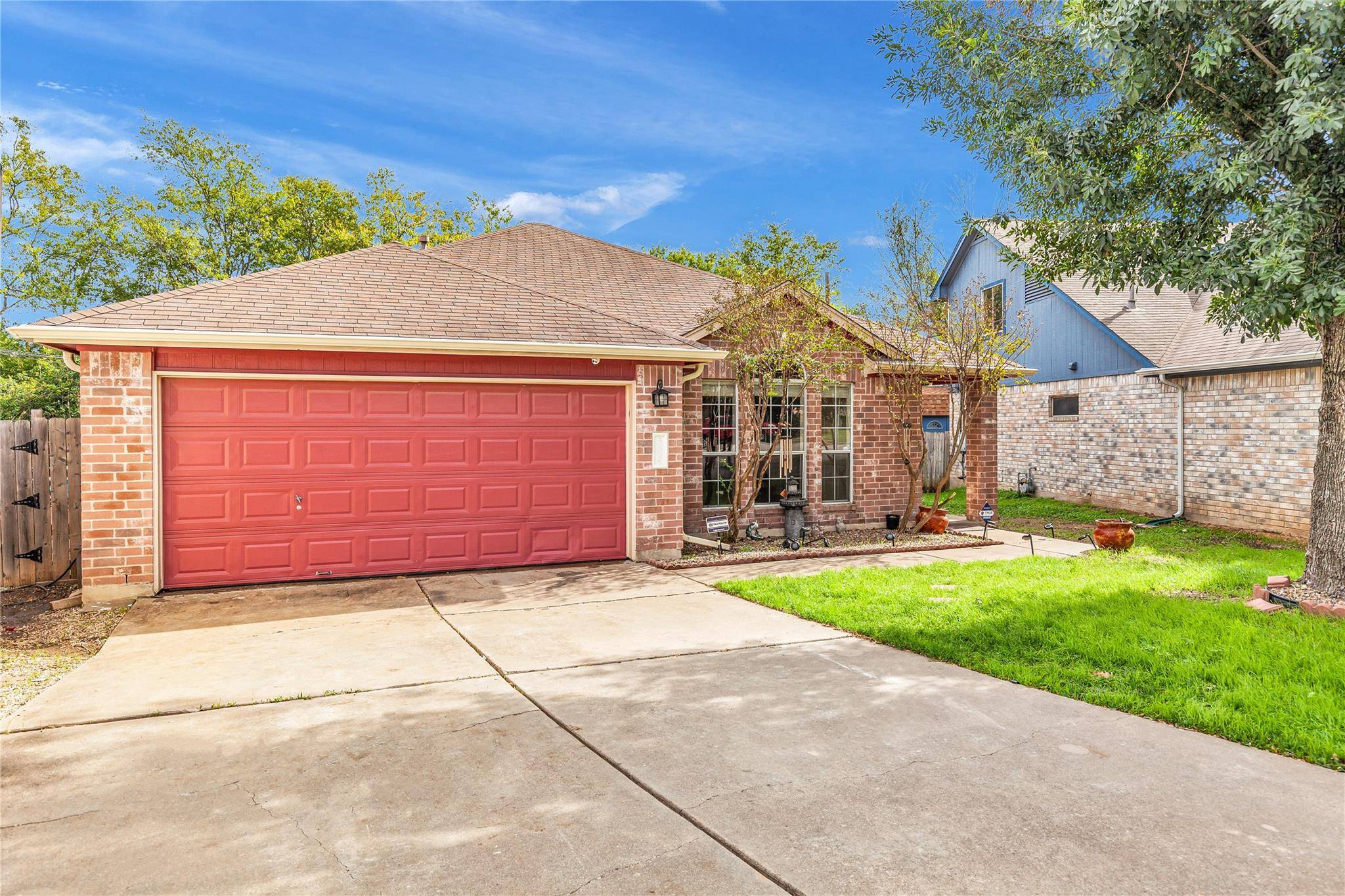 304 Country Aire DR, Round Rock, TX 78664
