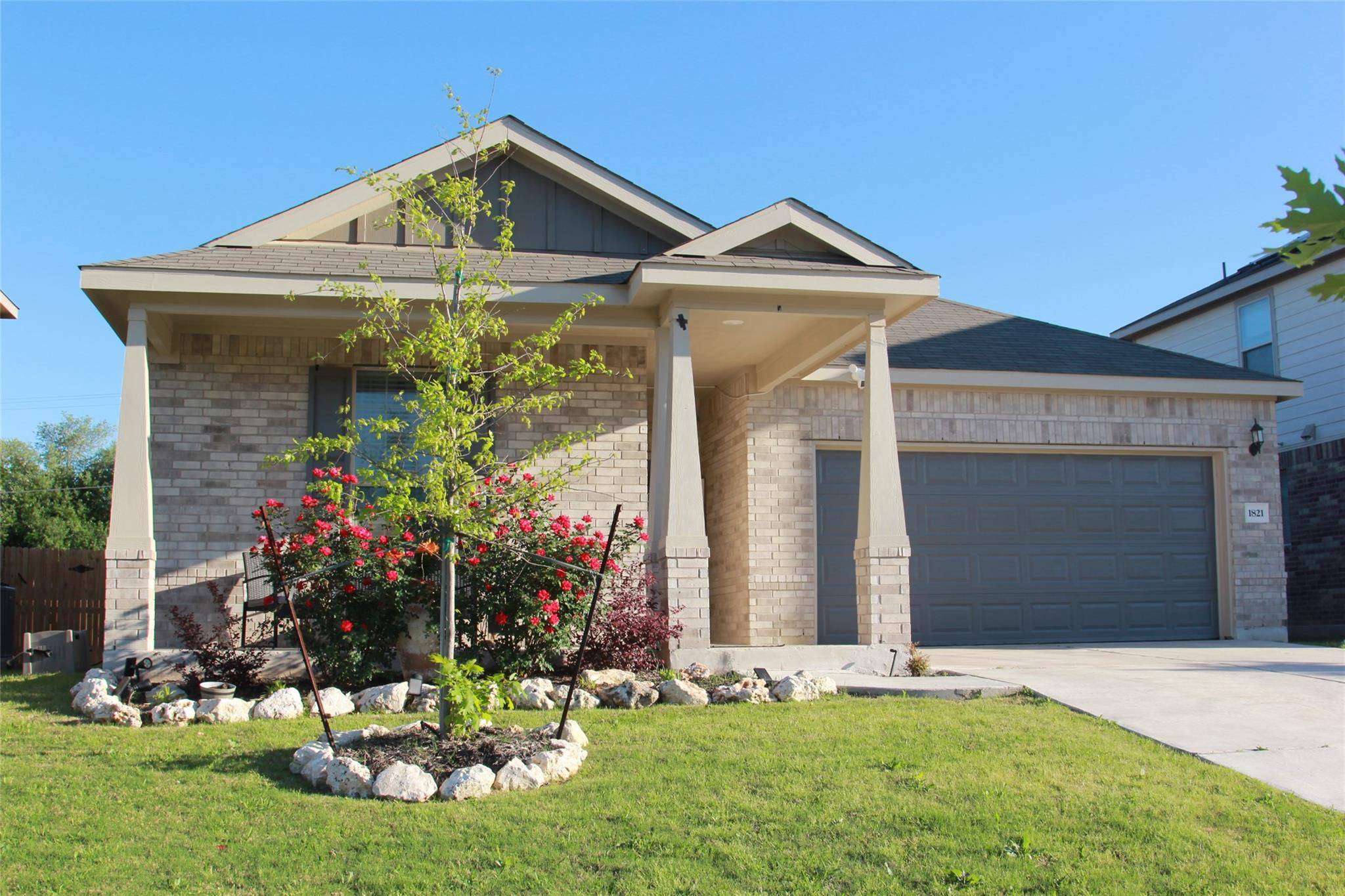 1821 Th Johnson DR, Taylor, TX 76574