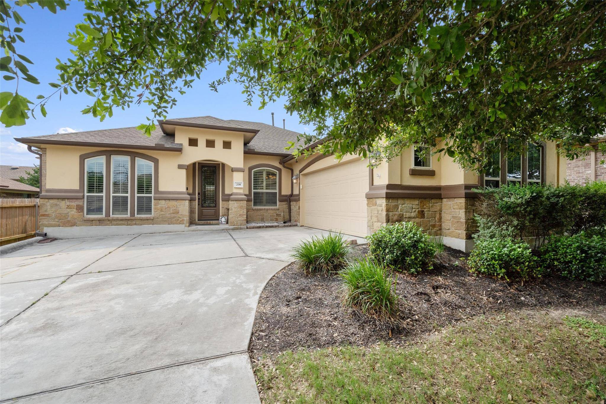 208 Lismore ST, Hutto, TX 78634