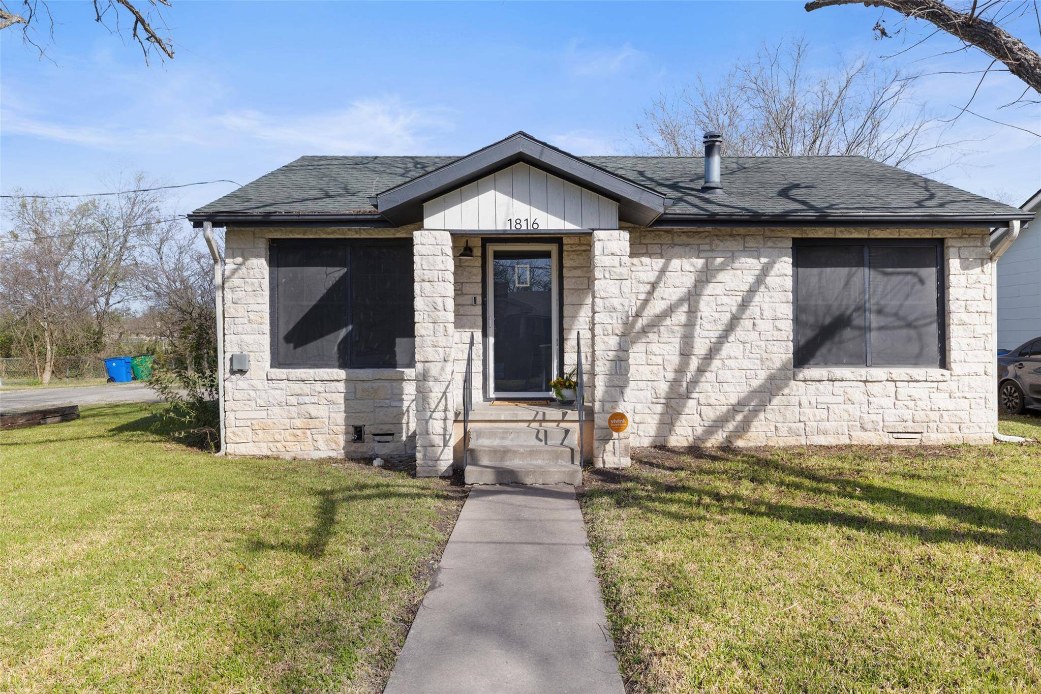 1816 Eckhardt ST, Taylor, TX 76574