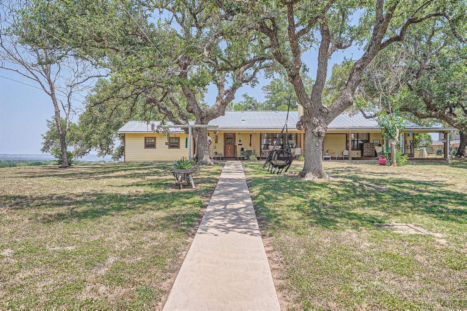 516 Bailey LN, Spicewood, TX 78669