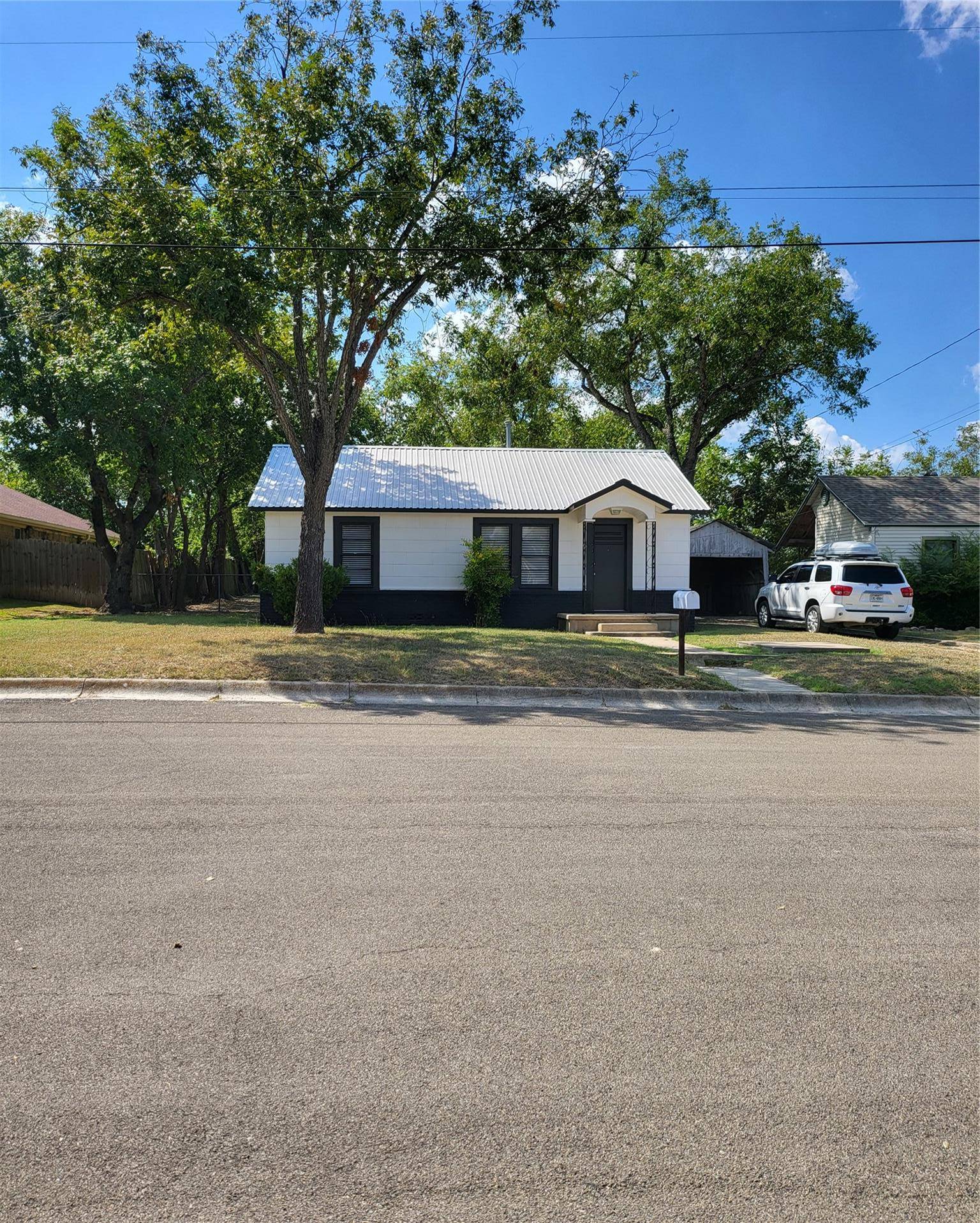106 N ARNOLD ST N, Lampasas, TX 76550