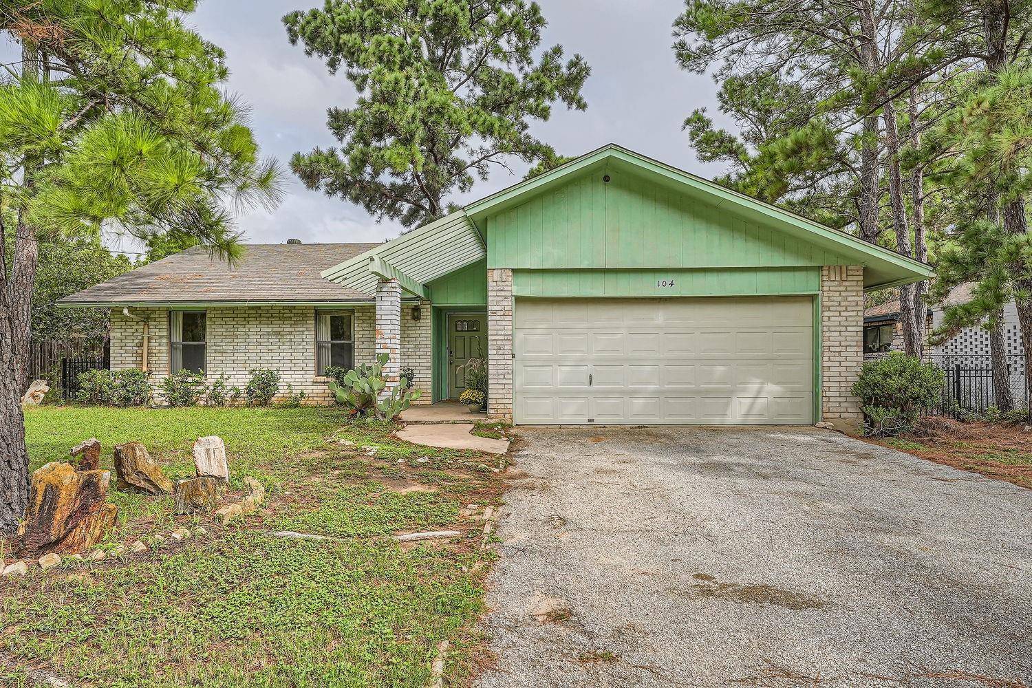 104 Papaloa LN, Bastrop, TX 78602