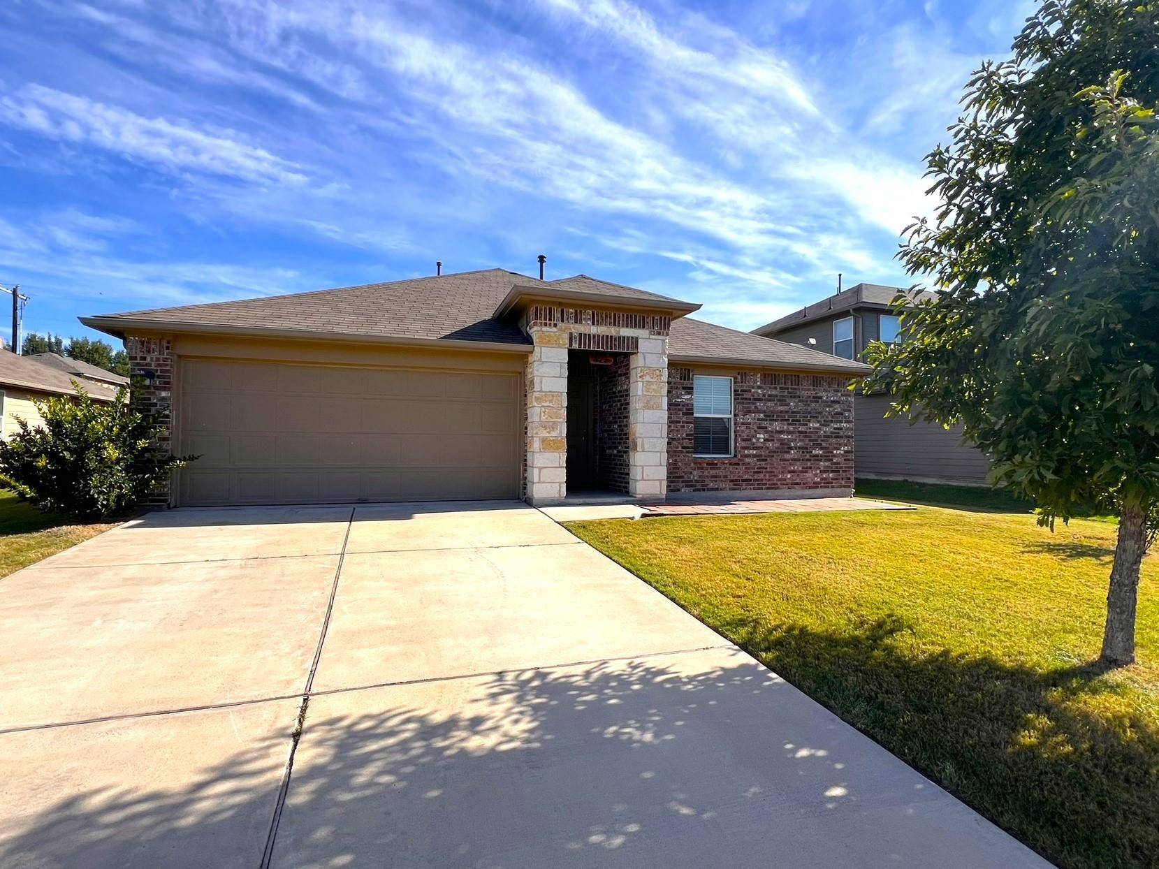 421 Luna Vista DR, Hutto, TX 78634