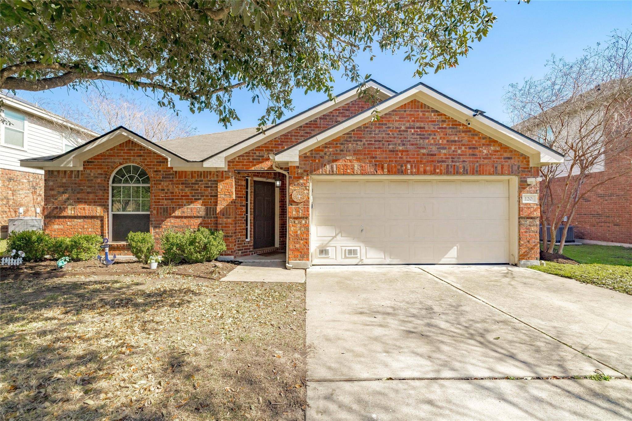 120 Castle DR, Hutto, TX 78634