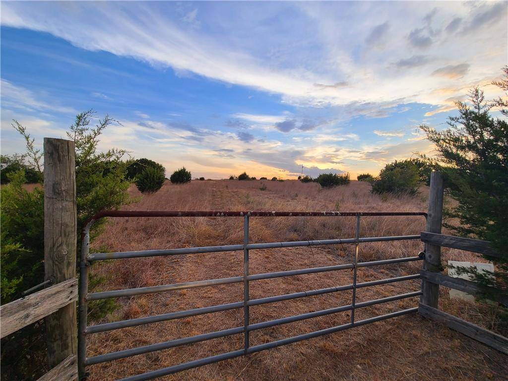207 County Road 229, Briggs, TX 78608