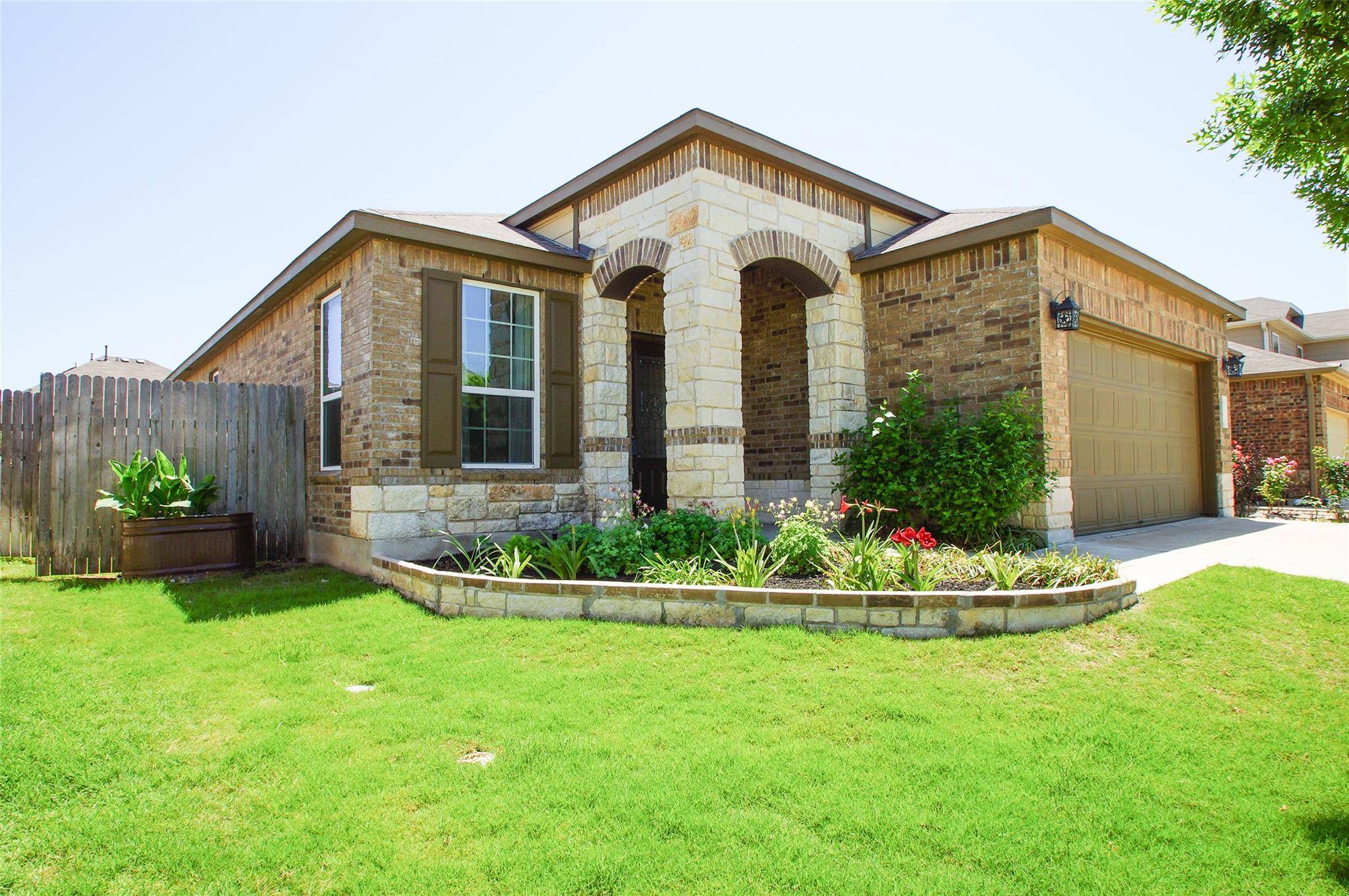 121 Palm DR, Buda, TX 78610