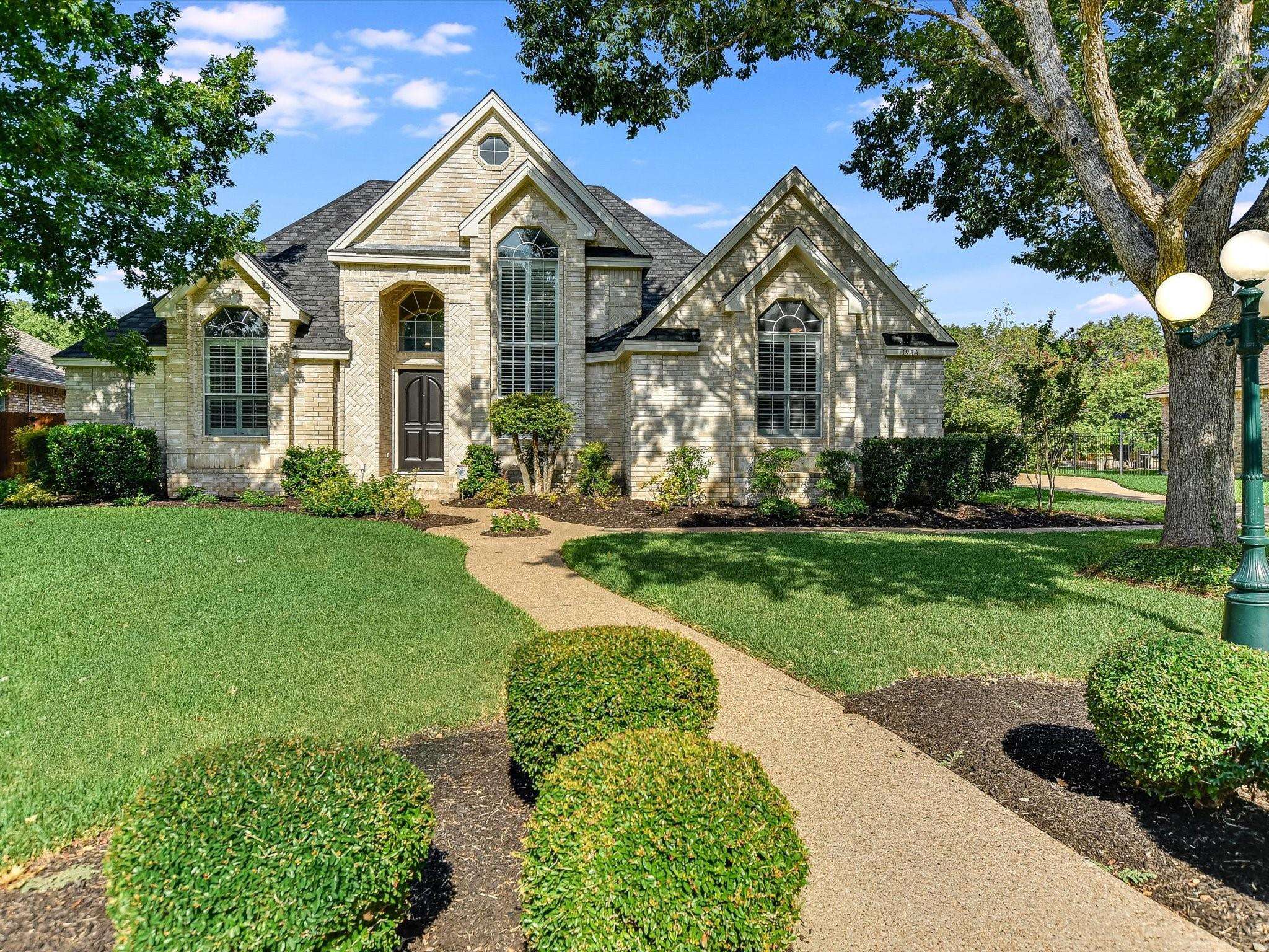 1944 Savannah DR, Round Rock, TX 78681