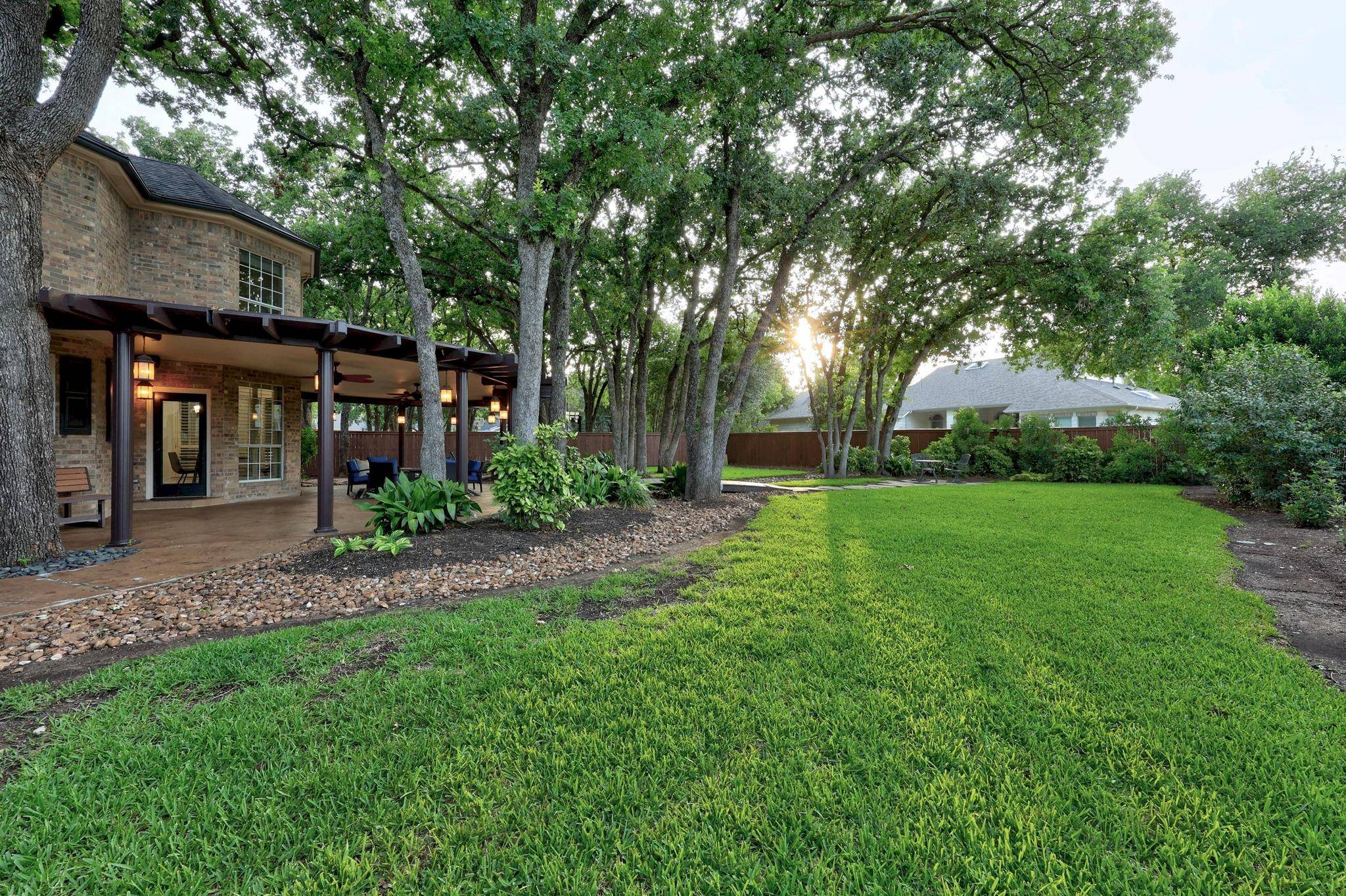 1918 Plantation DR, Round Rock, TX 78681
