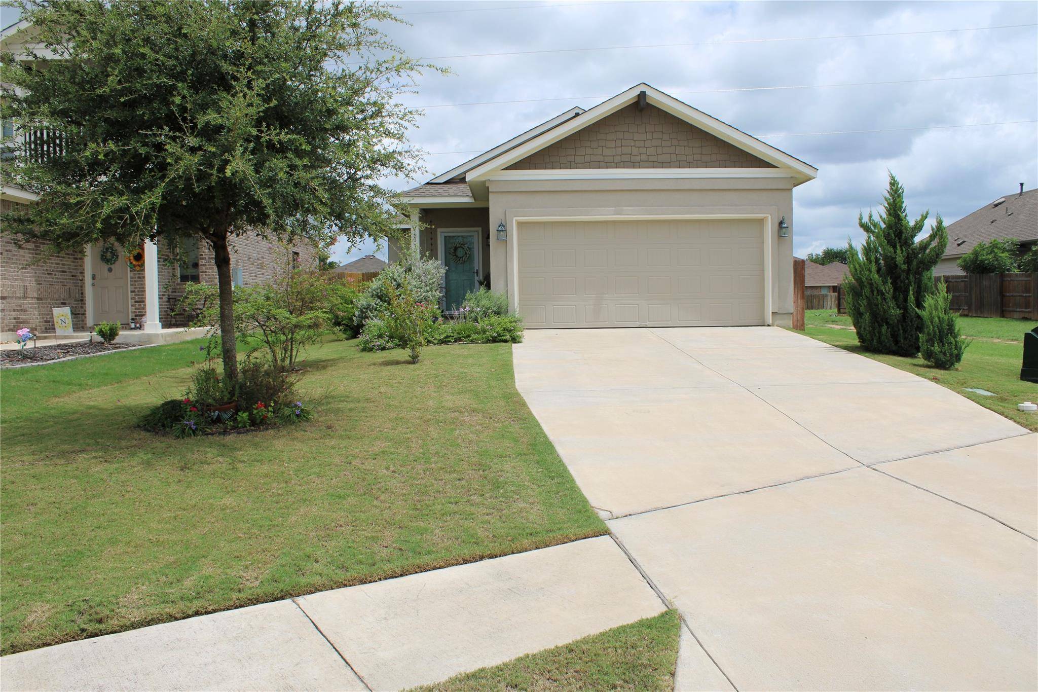 137 Trailstone DR, Bastrop, TX 78602