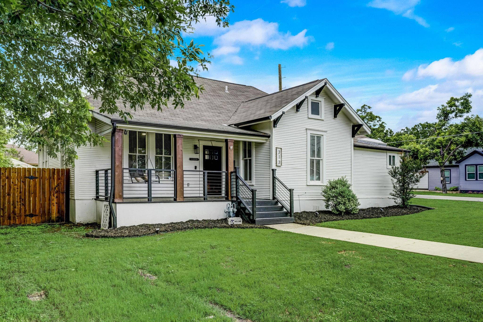 313 Old Thorndale RD, Taylor, TX 76574