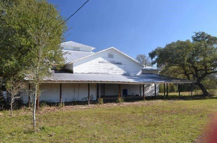 9451 Rosanky RD, Cistern, TX 78941